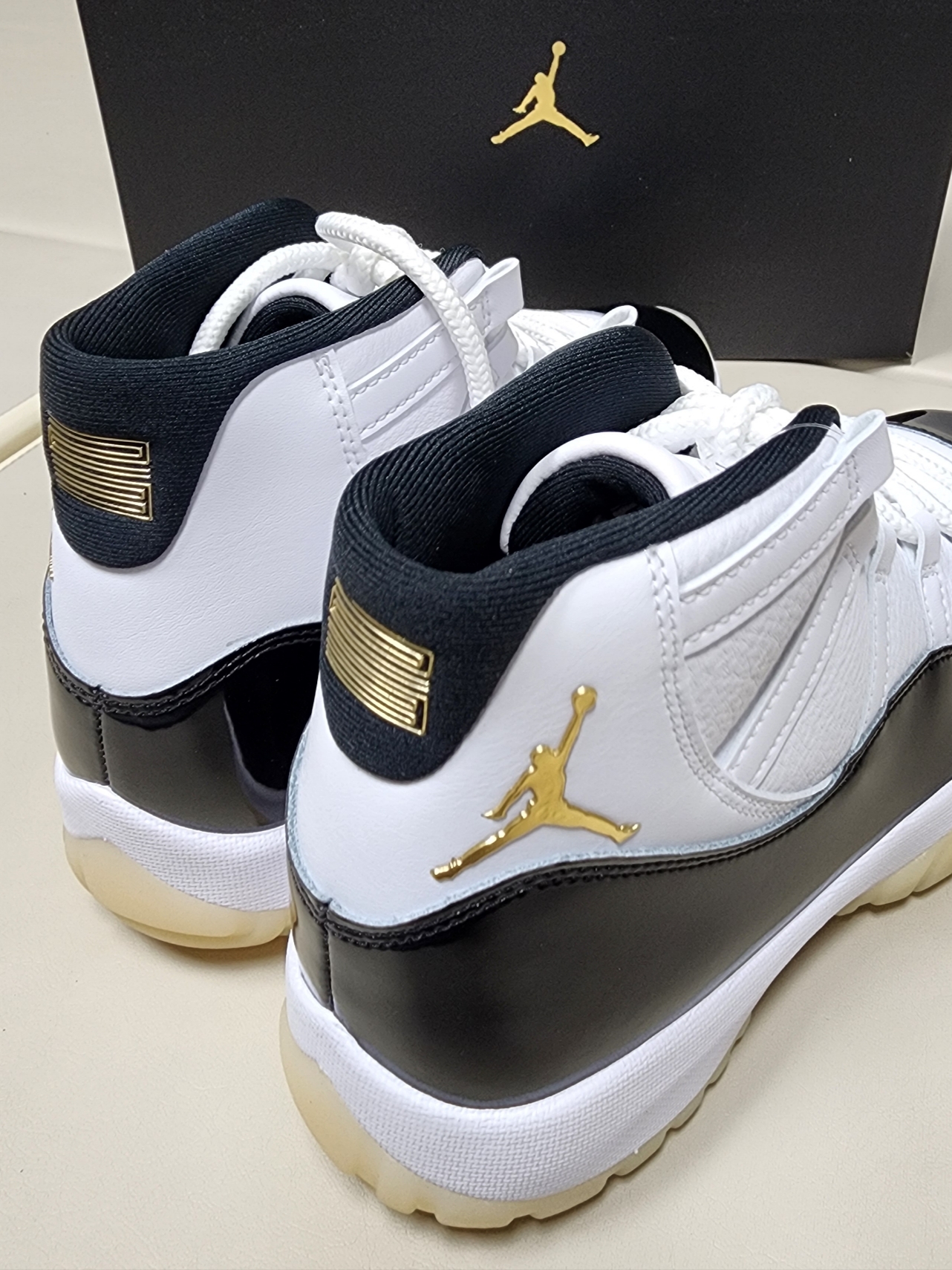 Jordan 11 Retro Gratitude, Undermycar Legion.03 Slim Fit Blue Stitch Washed Jeans Washed Gray 착용 스타일 - 3