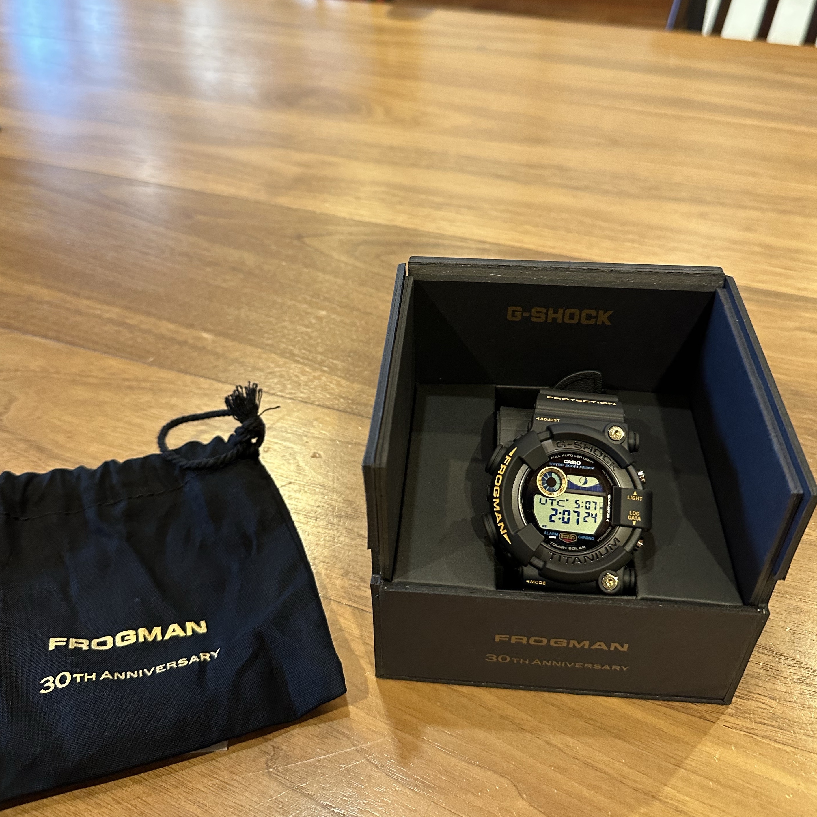 Casio G-Shock Frogman 30th Anniversary Limited Edition GW-8230B-9A 착용 스타일 - 1