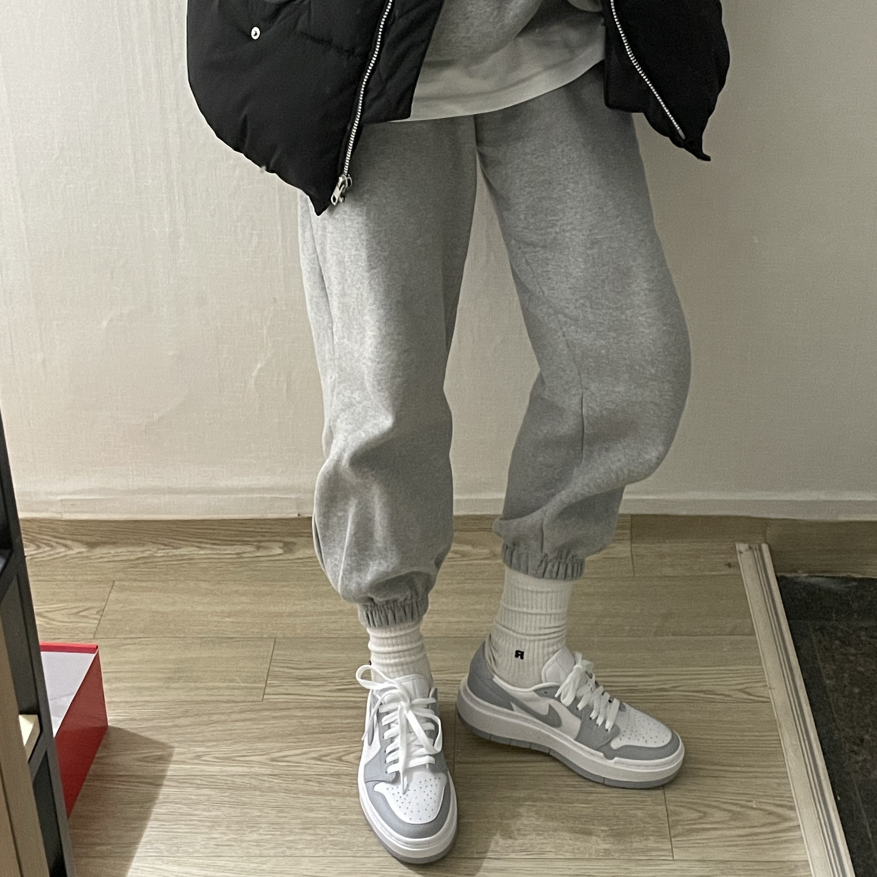 (W) Jordan 1 Elevate Low White and Wolf Grey 착용 스타일 - 2