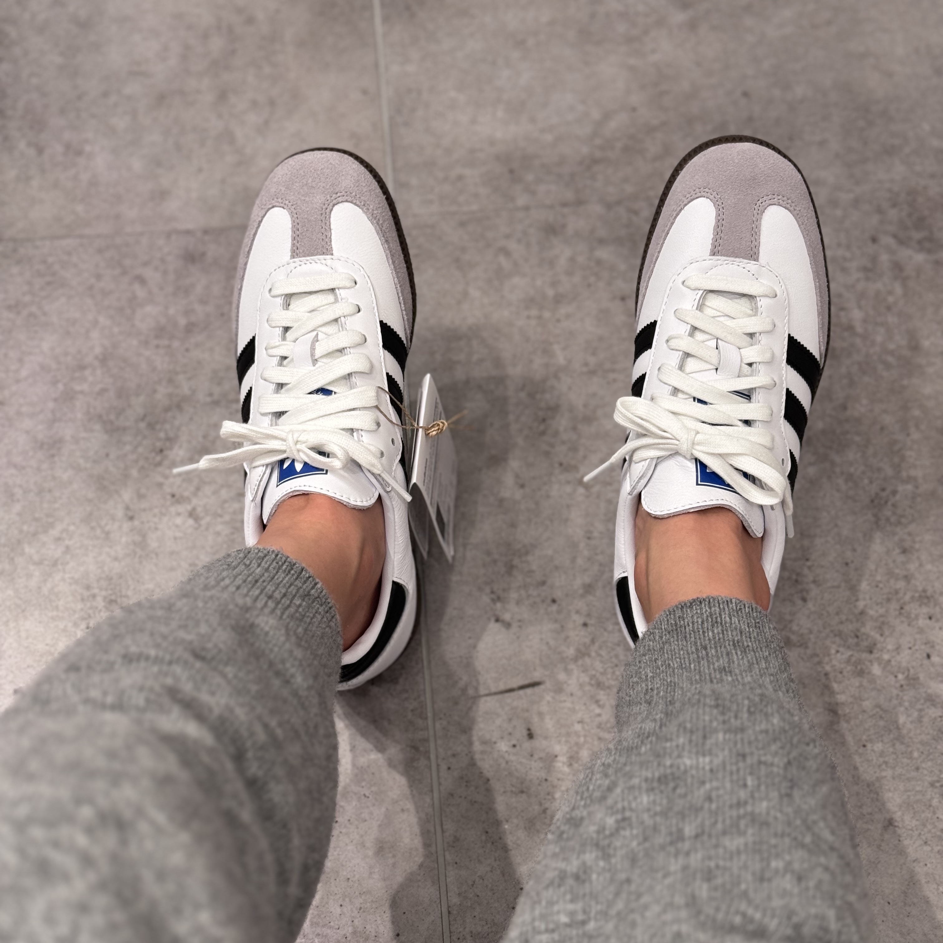 Adidas Samba OG Cloud White, (W) Max Mara Madame 101801 Icon Coat Black 착용 스타일 - 3