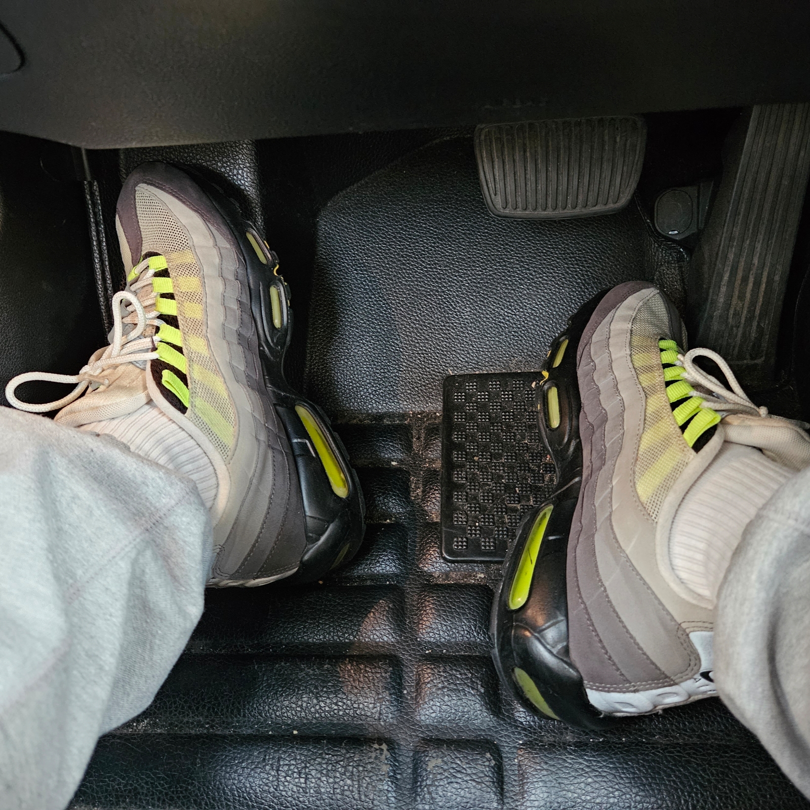 Nike Air Max 95 OG Neon Yellow 2020 착용 스타일