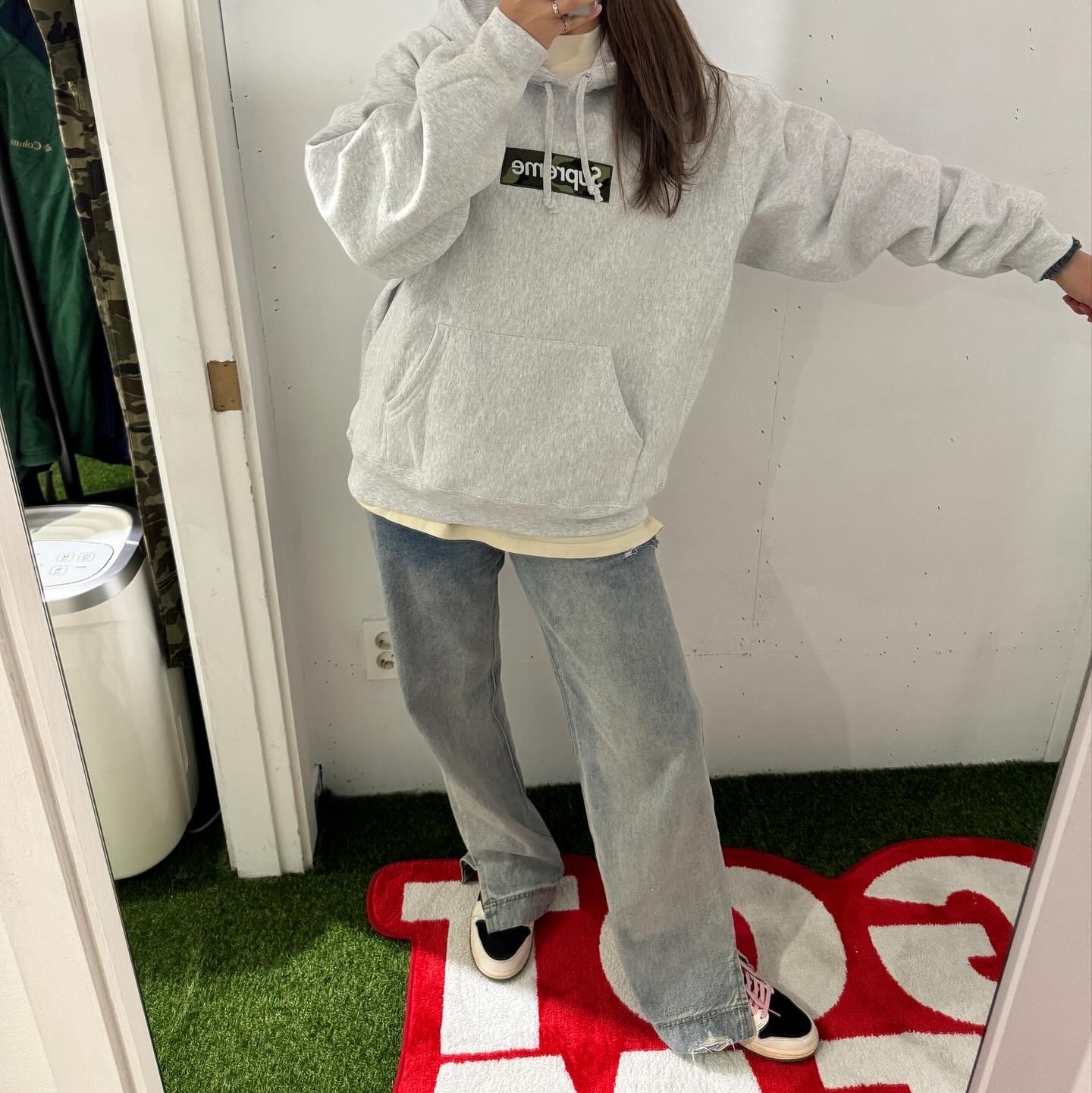 Supreme Box Logo Hooded Sweatshirt Ash Grey - 23FW, (W) Jordan 1 x Travis Scott Retro Low OG SP Medium Olive 착용 스타일 - 2