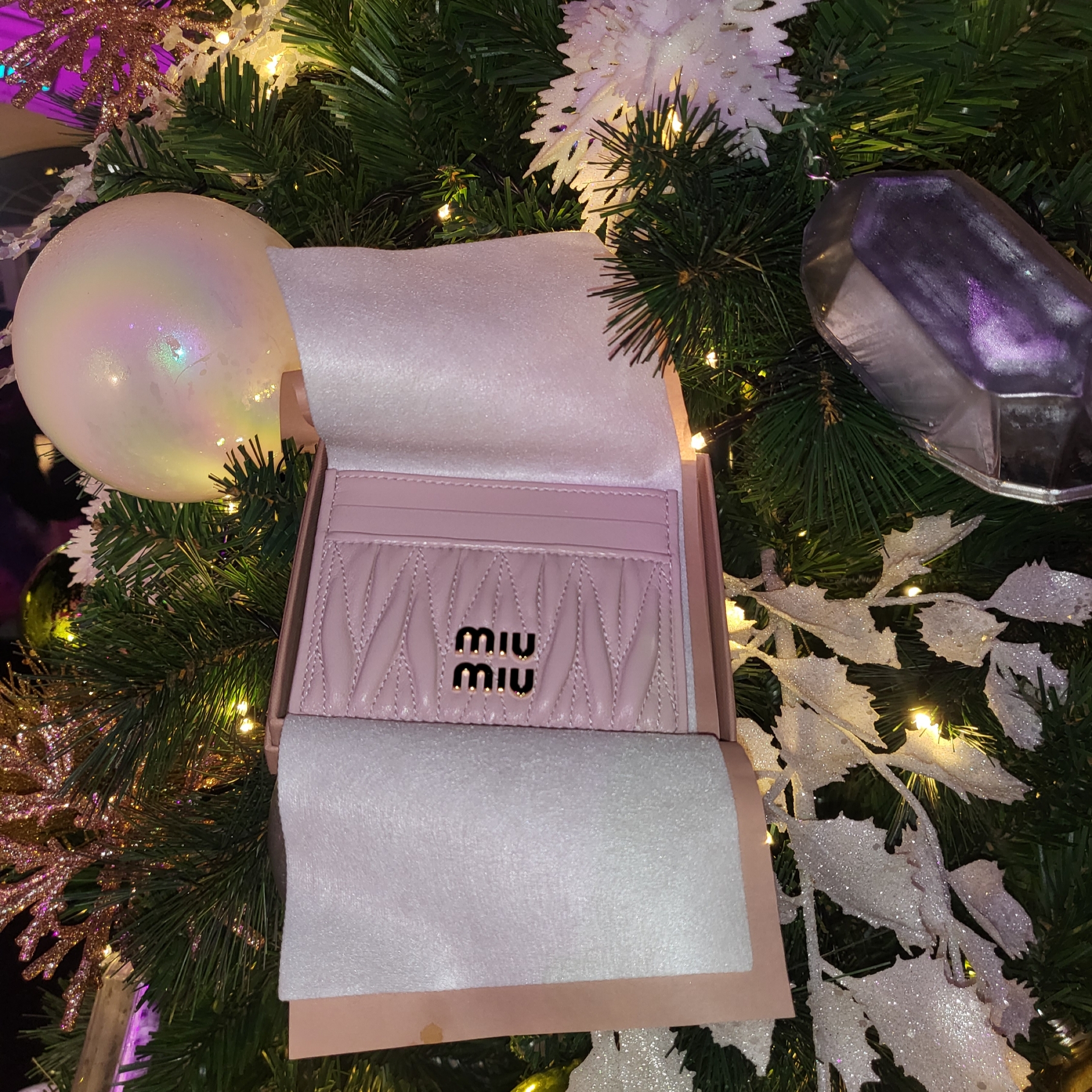 Miu Miu Matelasse Nappa Leather Card Holder Alabaster Pink 착용 스타일