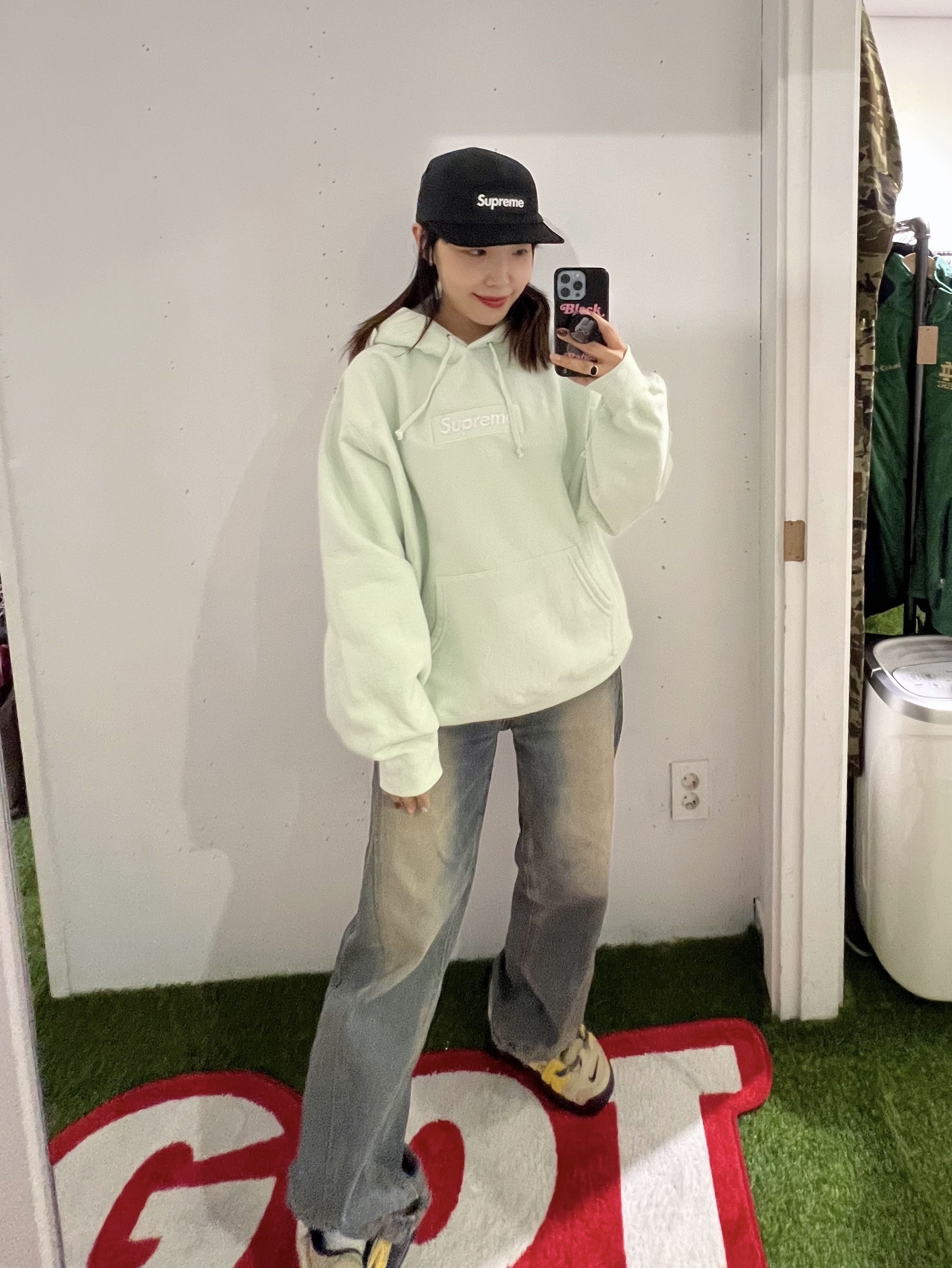Supreme Box Logo Hooded Sweatshirt Light Green - 23FW, Supreme Washed Chino Twill Camp Cap Black 착용 스타일 - 2