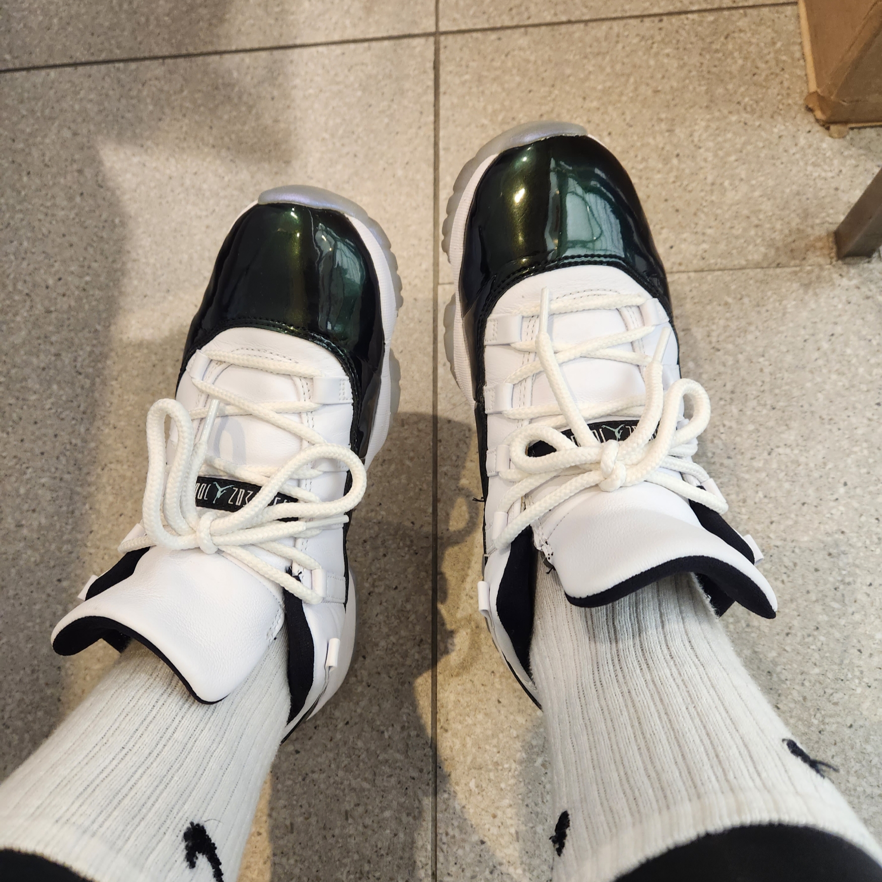 Jordan 11 Retro Low Iridescent 착용 스타일
