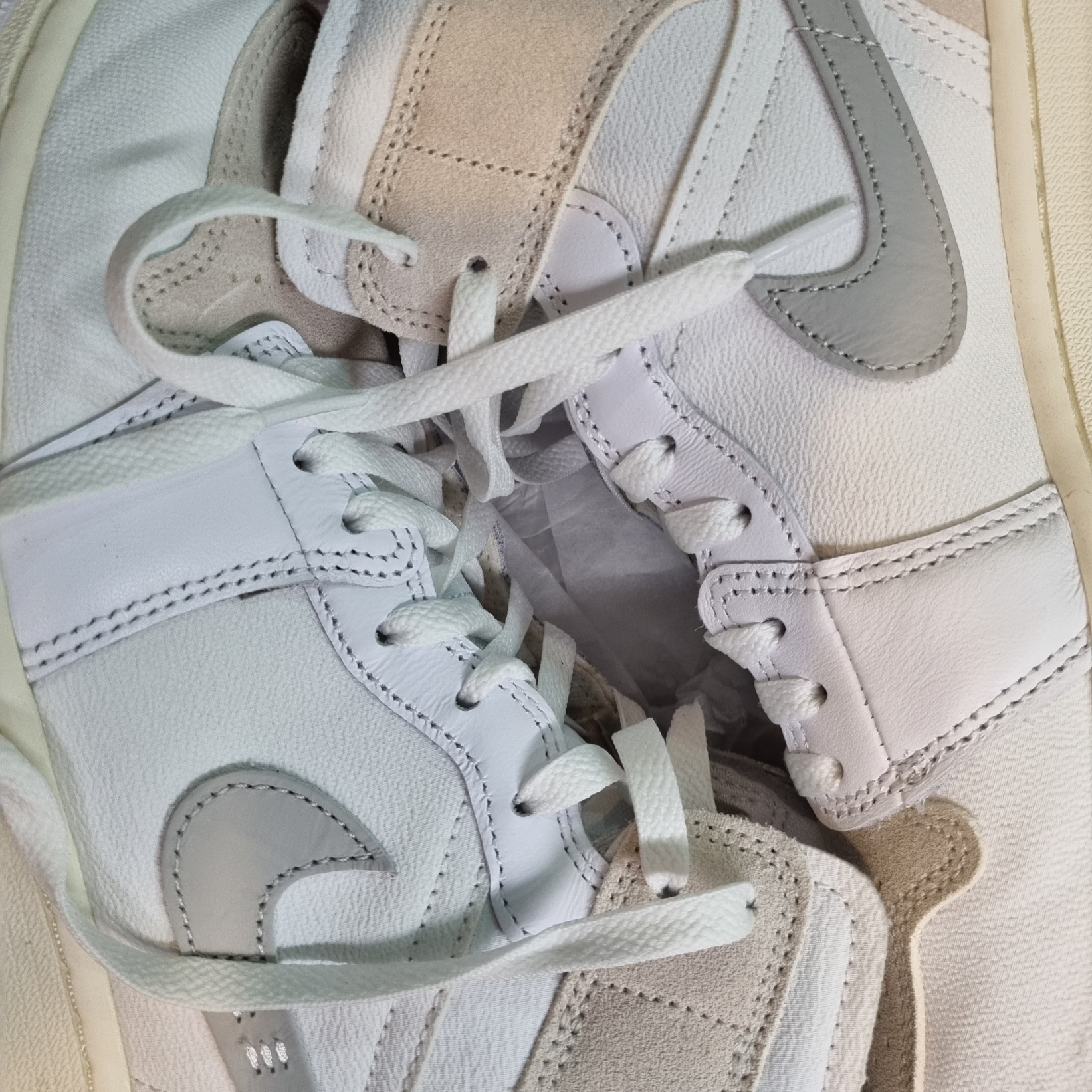 Jordan 1 Mid SE Craft White Light Orewood Brown 착용 스타일