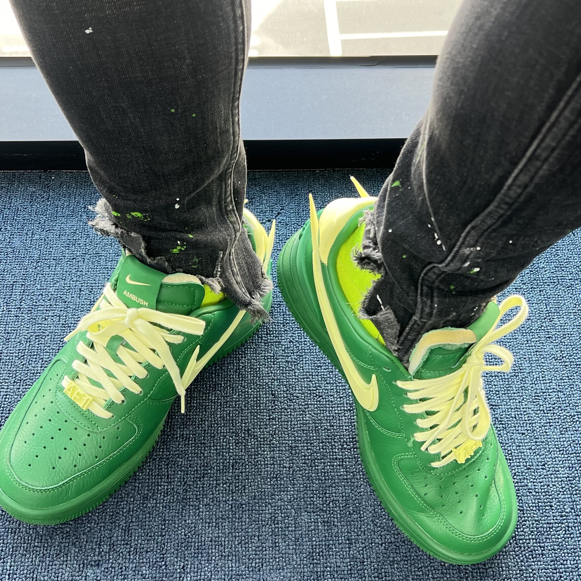 Nike x Ambush Air Force 1 Low SP Game Royal and Vivid Sulfur 착용 스타일