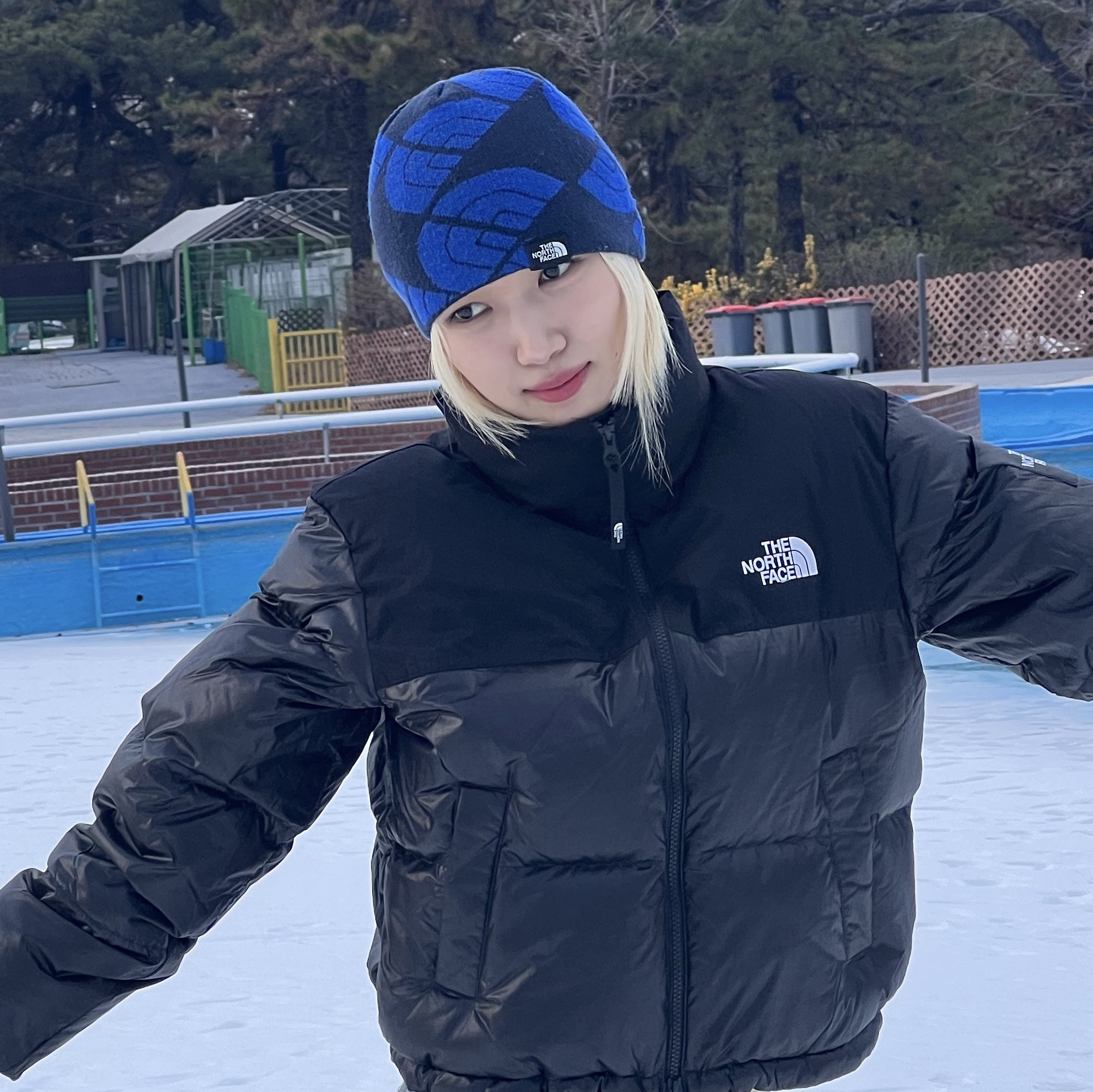 (W) The North Face White Label Novelty Nuptse Down Jacket Black 착용 스타일