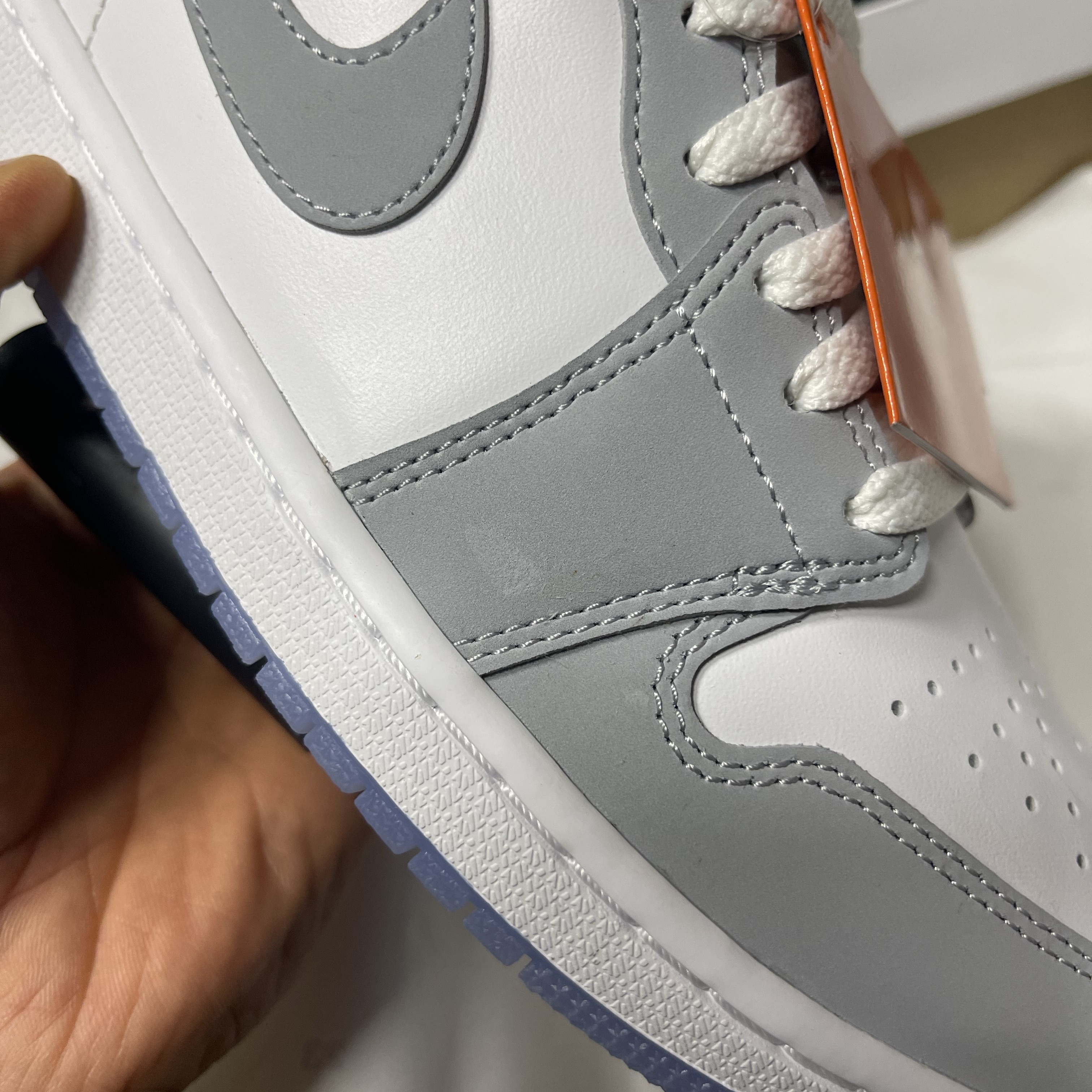 Jordan 1 Low Stealth and White 착용 스타일