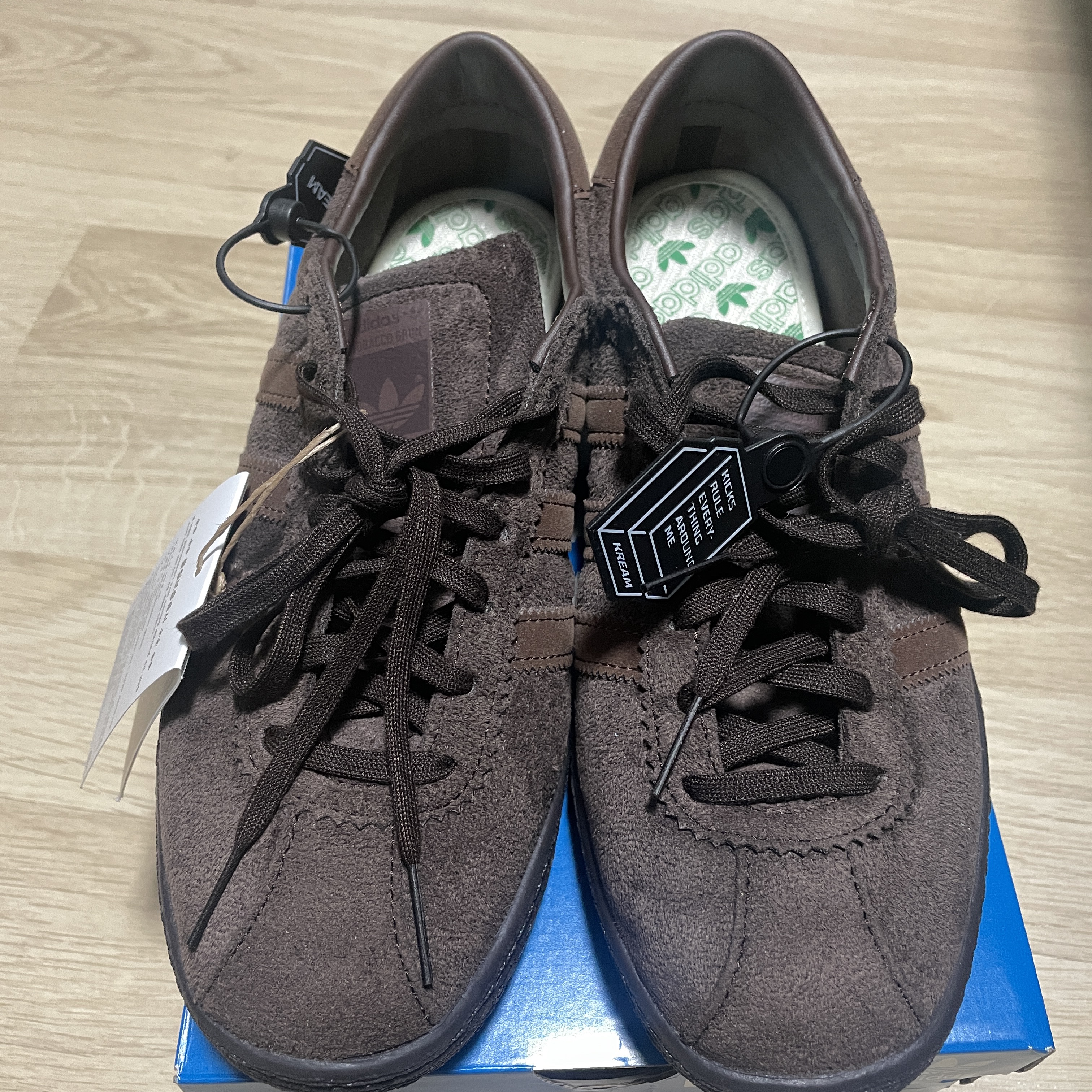 Adidas Tobacco Gruen Dark Brown 착용 스타일
