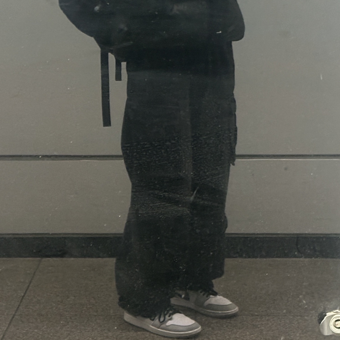 Jordan 1 Mid Light Smoke Grey, Supreme Box Logo Hooded Sweatshirt Black - 23FW 착용 스타일