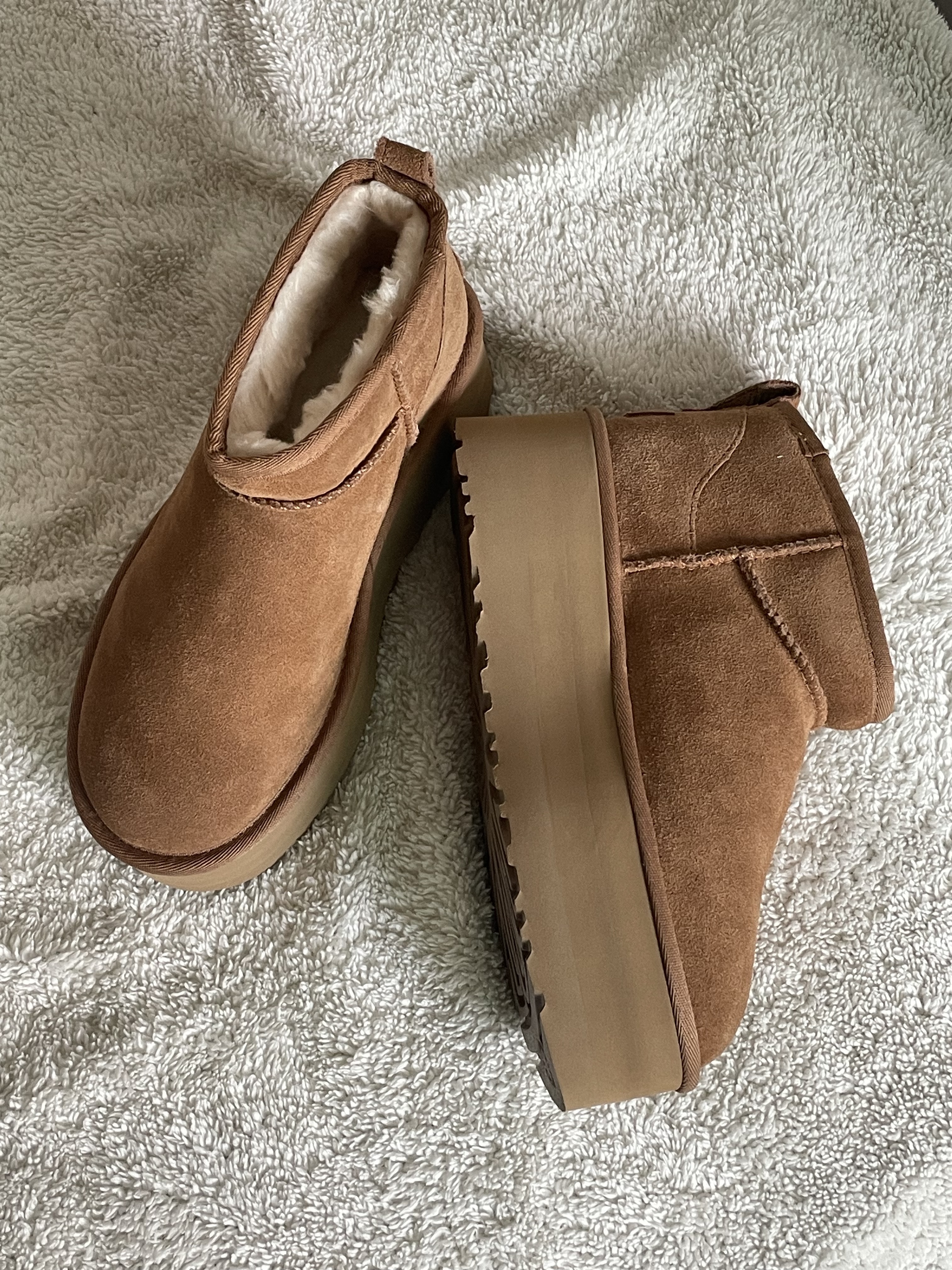 (W) UGG Classic Ultra Mini Platform Boots Chestnut 착용 스타일 - 3