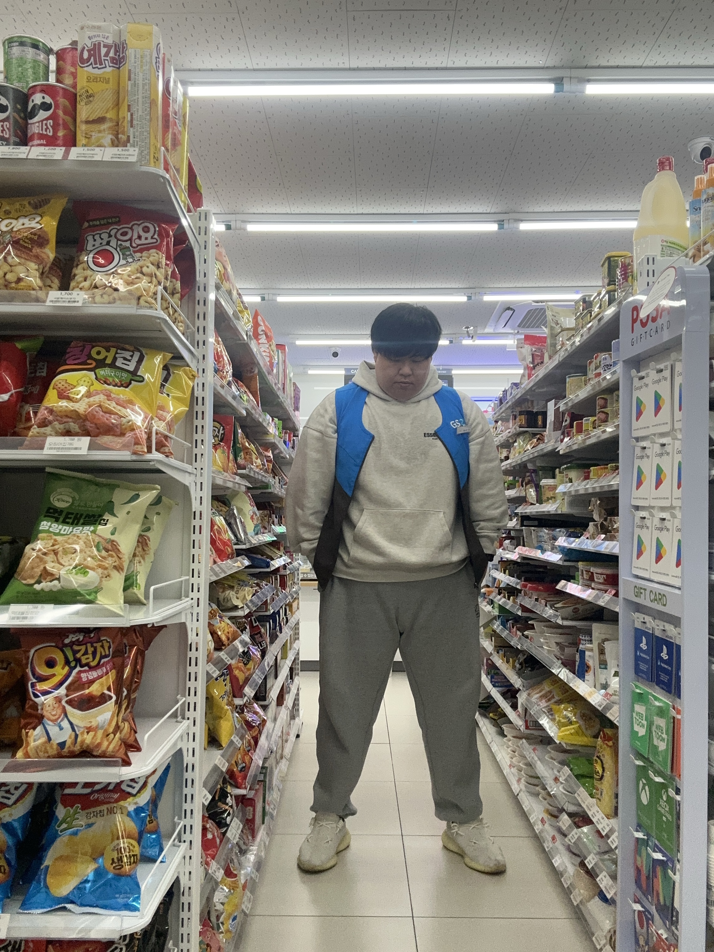 Adidas Yeezy Boost 350 V2 Cream/Triple White, Nike x Stussy NRG Fleece Pants Dark Grey Heather (DO9340-063) 착용 스타일