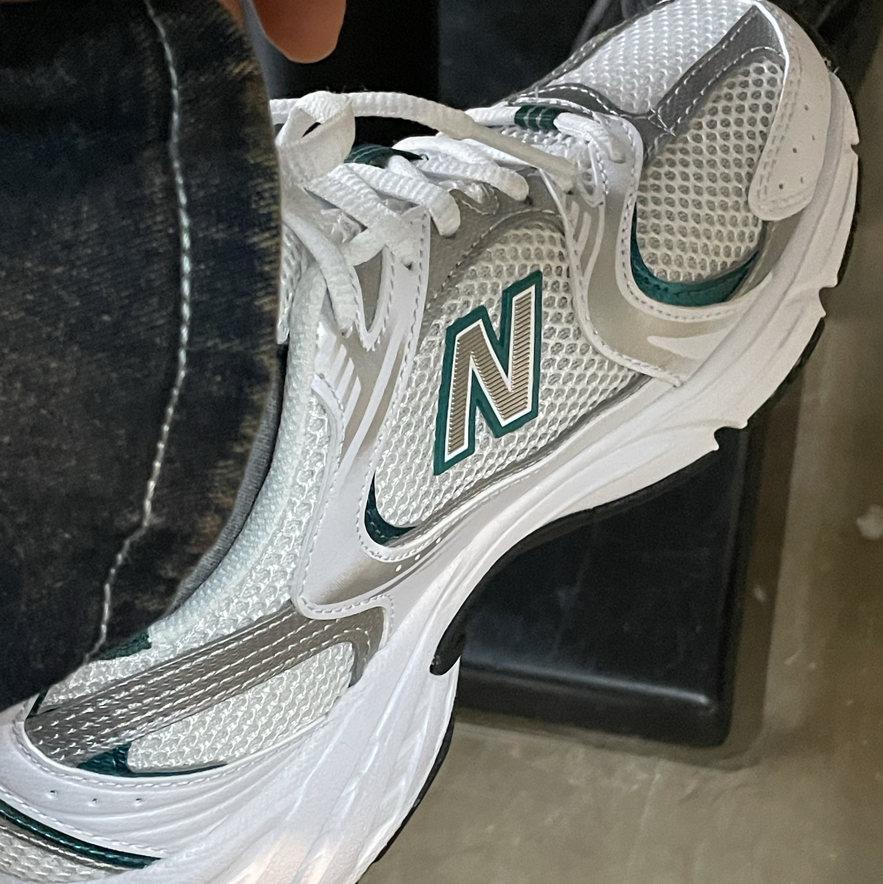 New Balance 530 White Mint 착용 스타일
