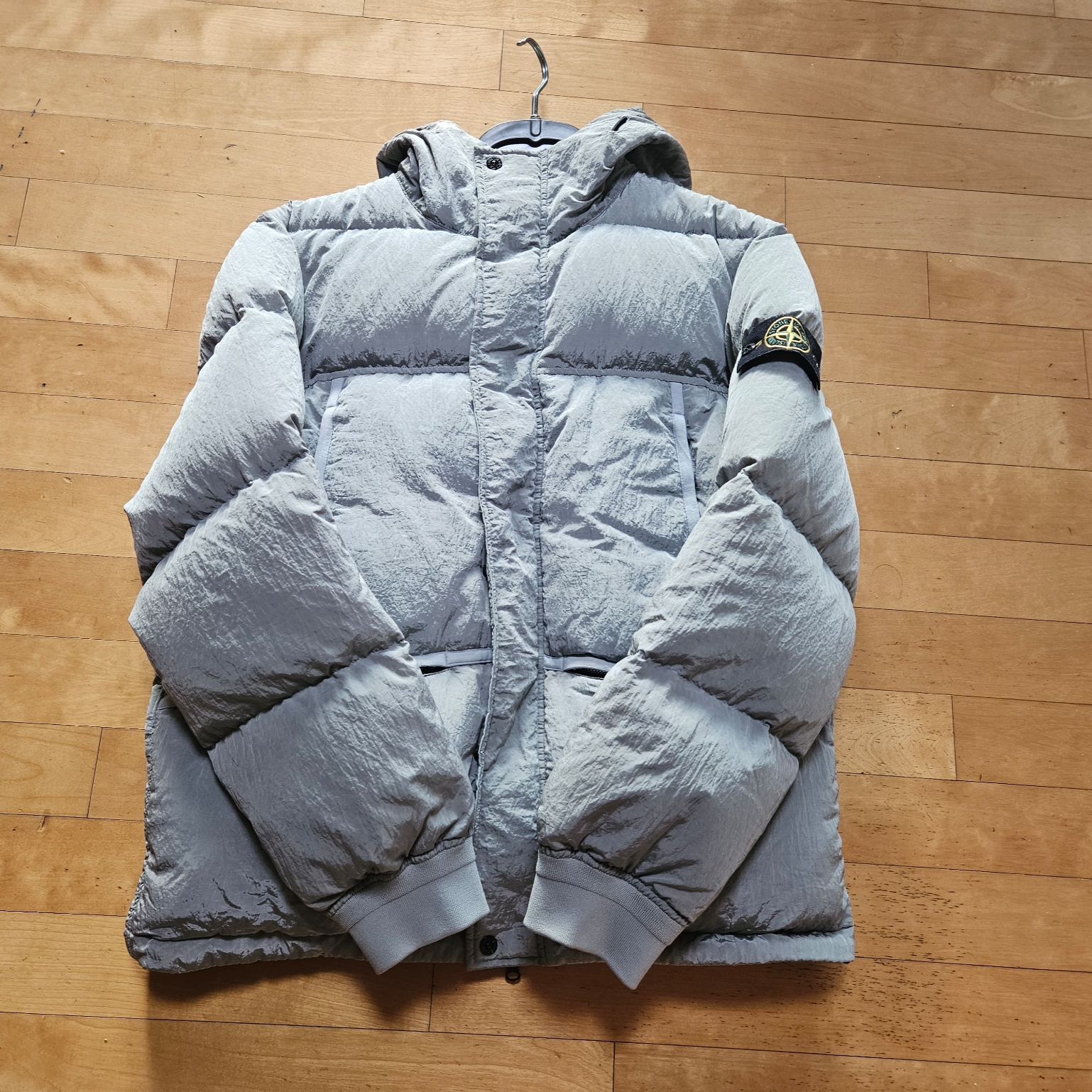 Stone Island 44508 Nylon Metal Down-TC Jacket Light Grey - 21FW 착용 스타일