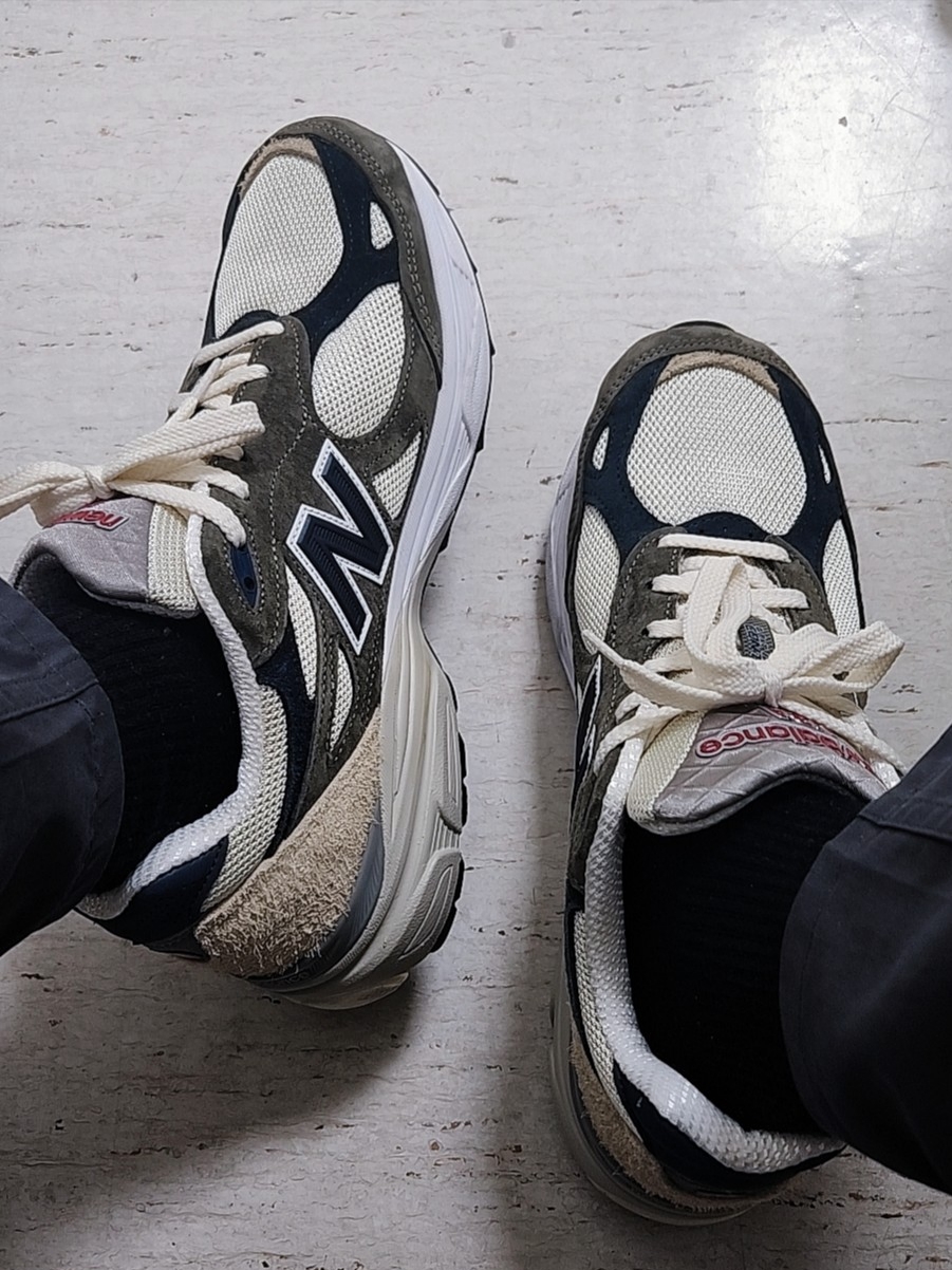 New Balance 990v3 Made in USA Olive 착용 스타일