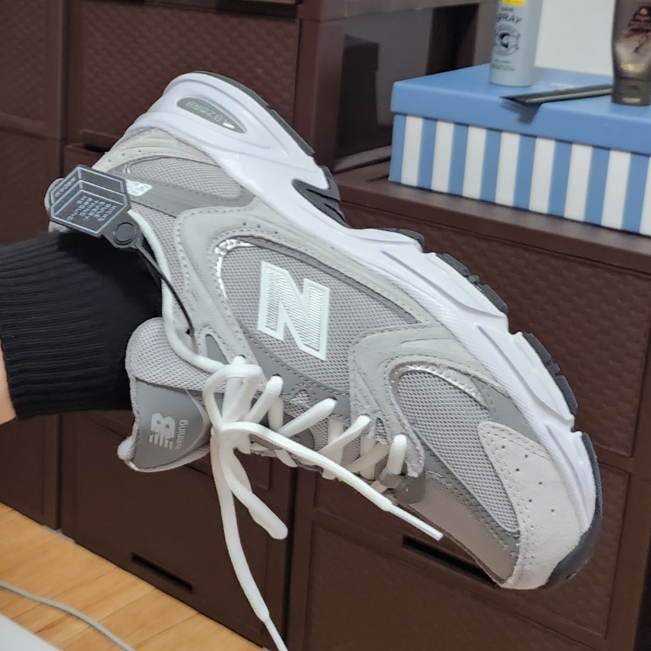 New Balance 530 Grey 착용 스타일