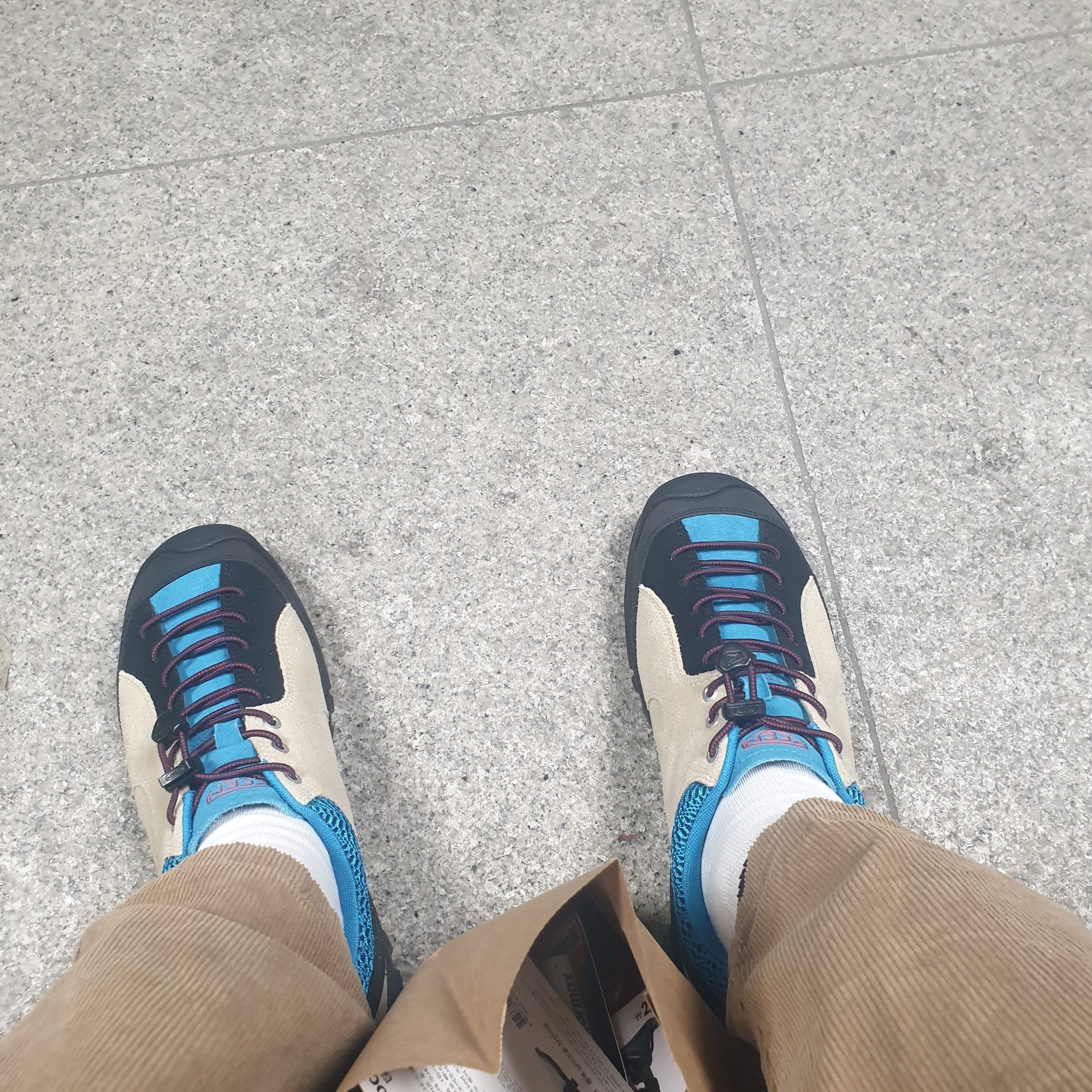 Keen Jasper Rocks SP Sneakers Beige 착용 스타일