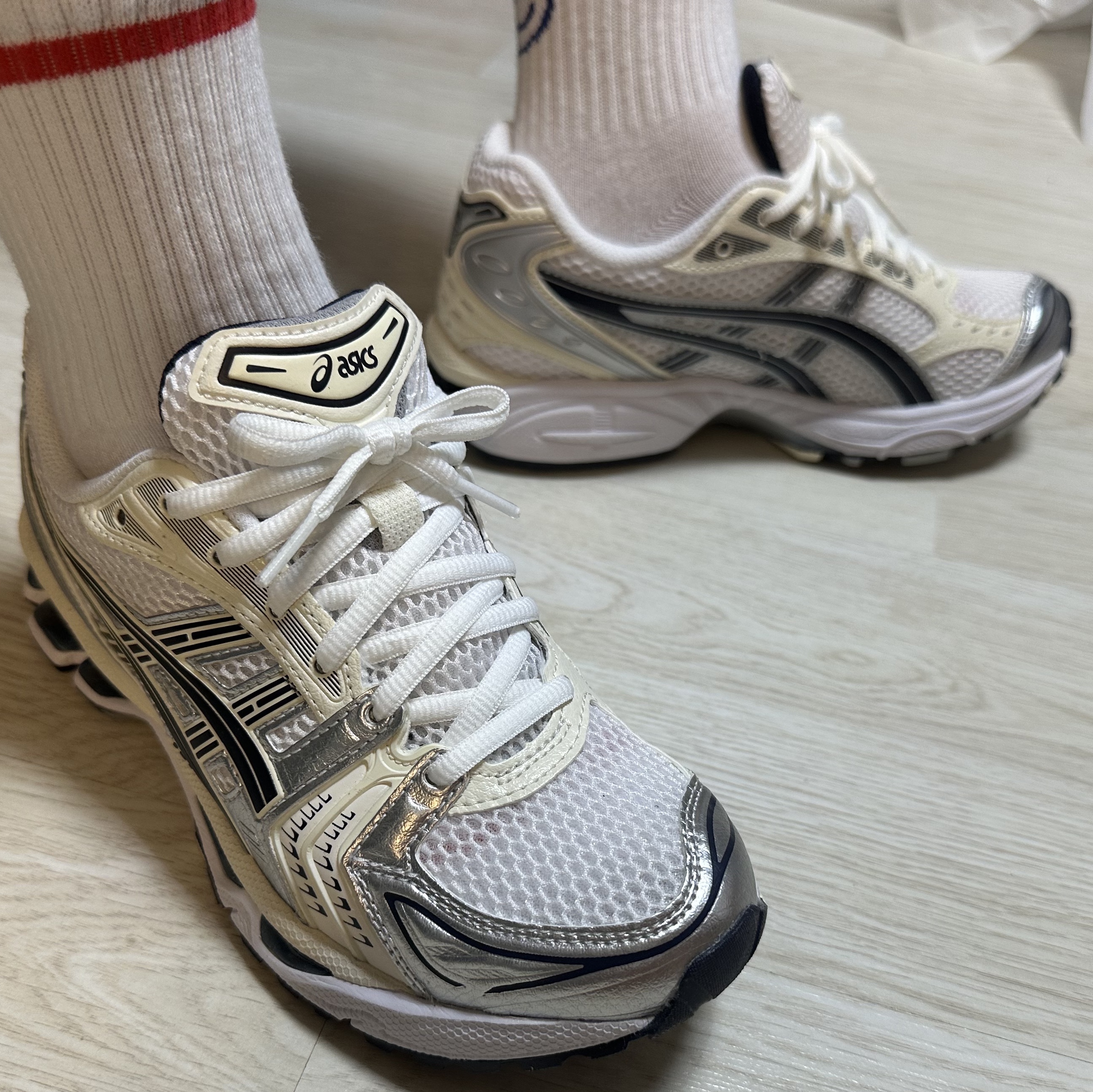 (W) Asics Gel-Kayano 14 White Midnight 착용 스타일