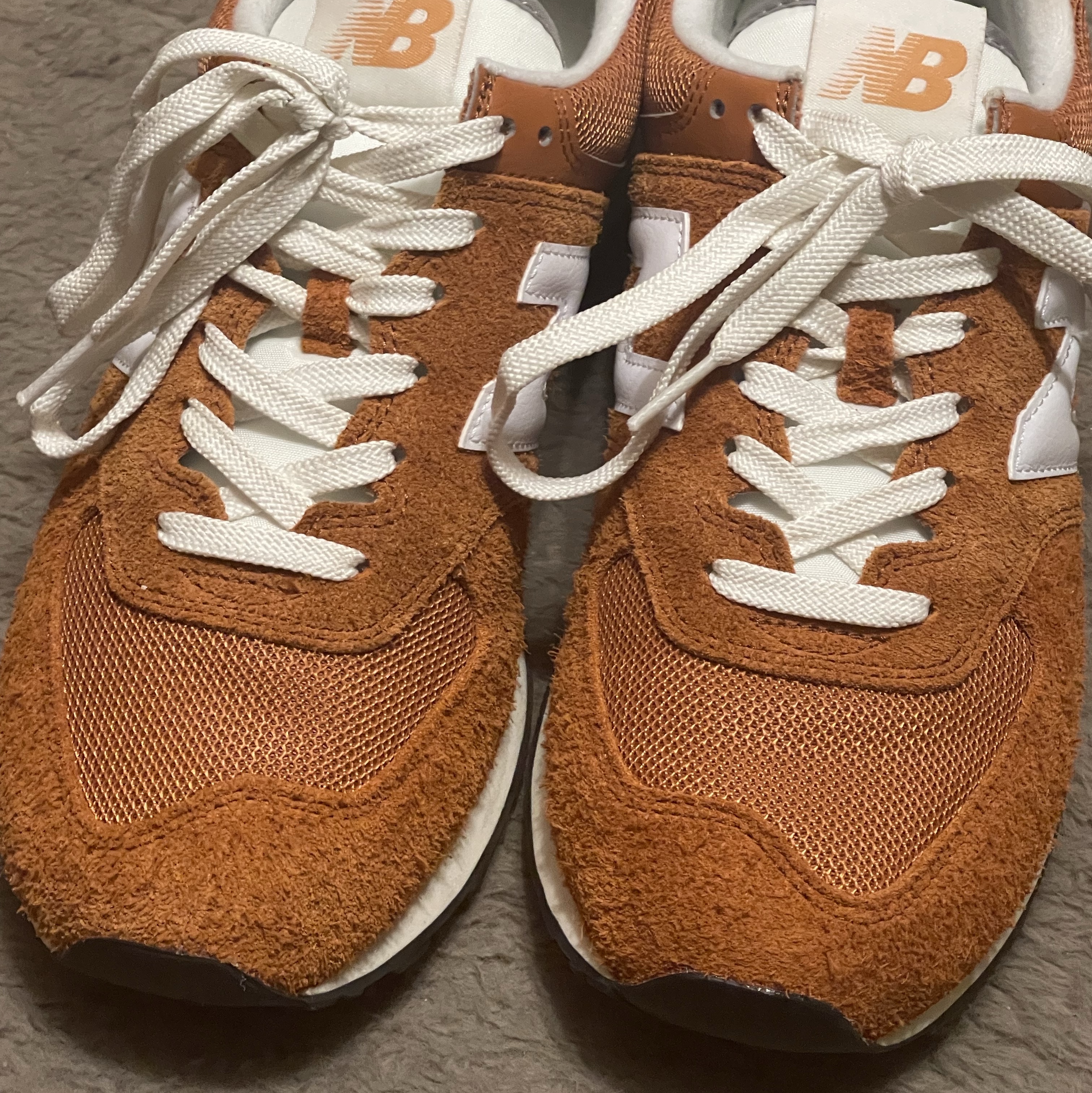New Balance 574 Heritage Orange Burst White 착용 스타일