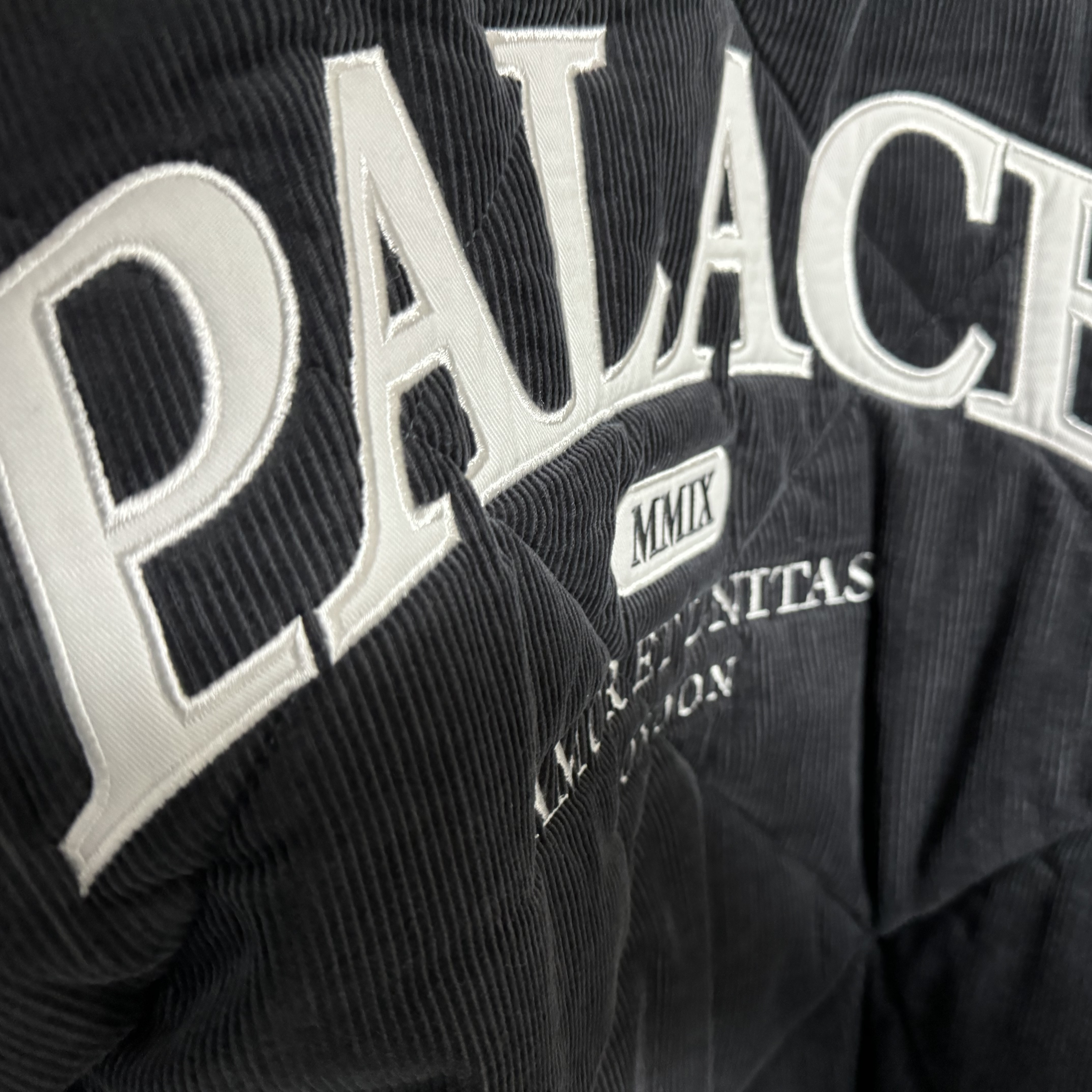 Palace Quilted Jacket Black - 23FW 착용 스타일