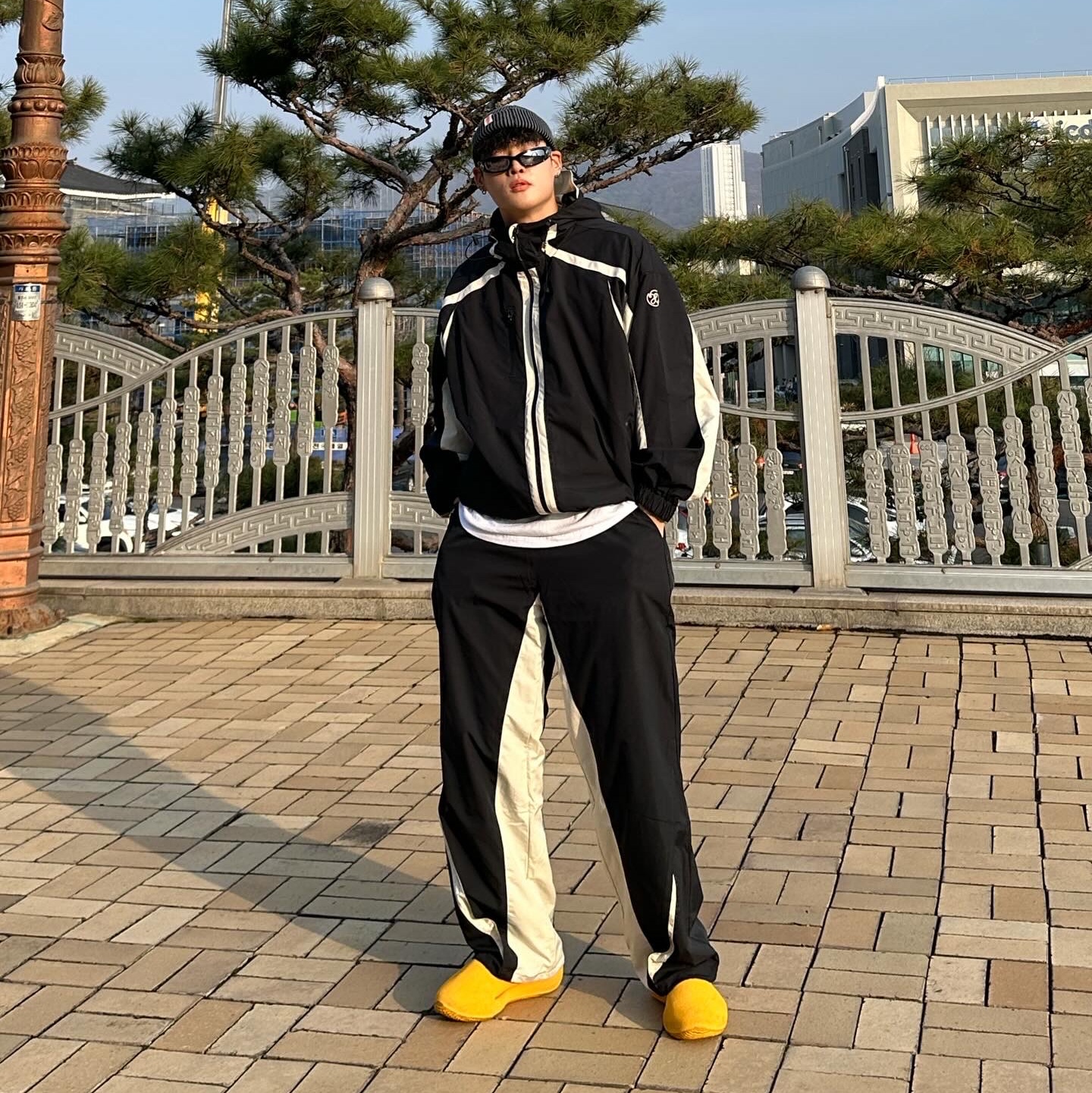 Adidas Yeezy Knit RNR Sulfur 착용 스타일 - 3