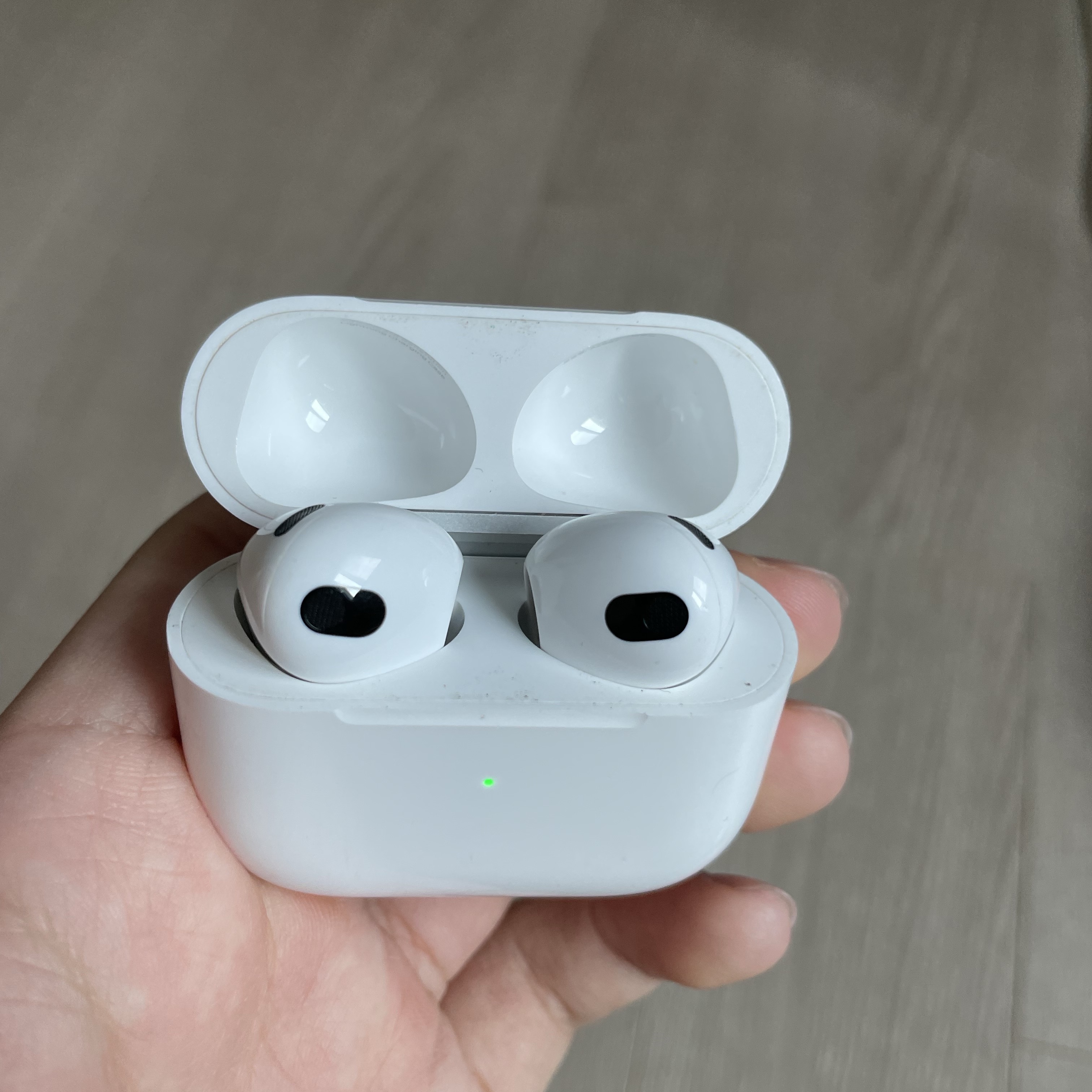 Apple Airpods 3rd Gen with MagSafe Charging Case (Korean Ver.) 착용 스타일 - 3