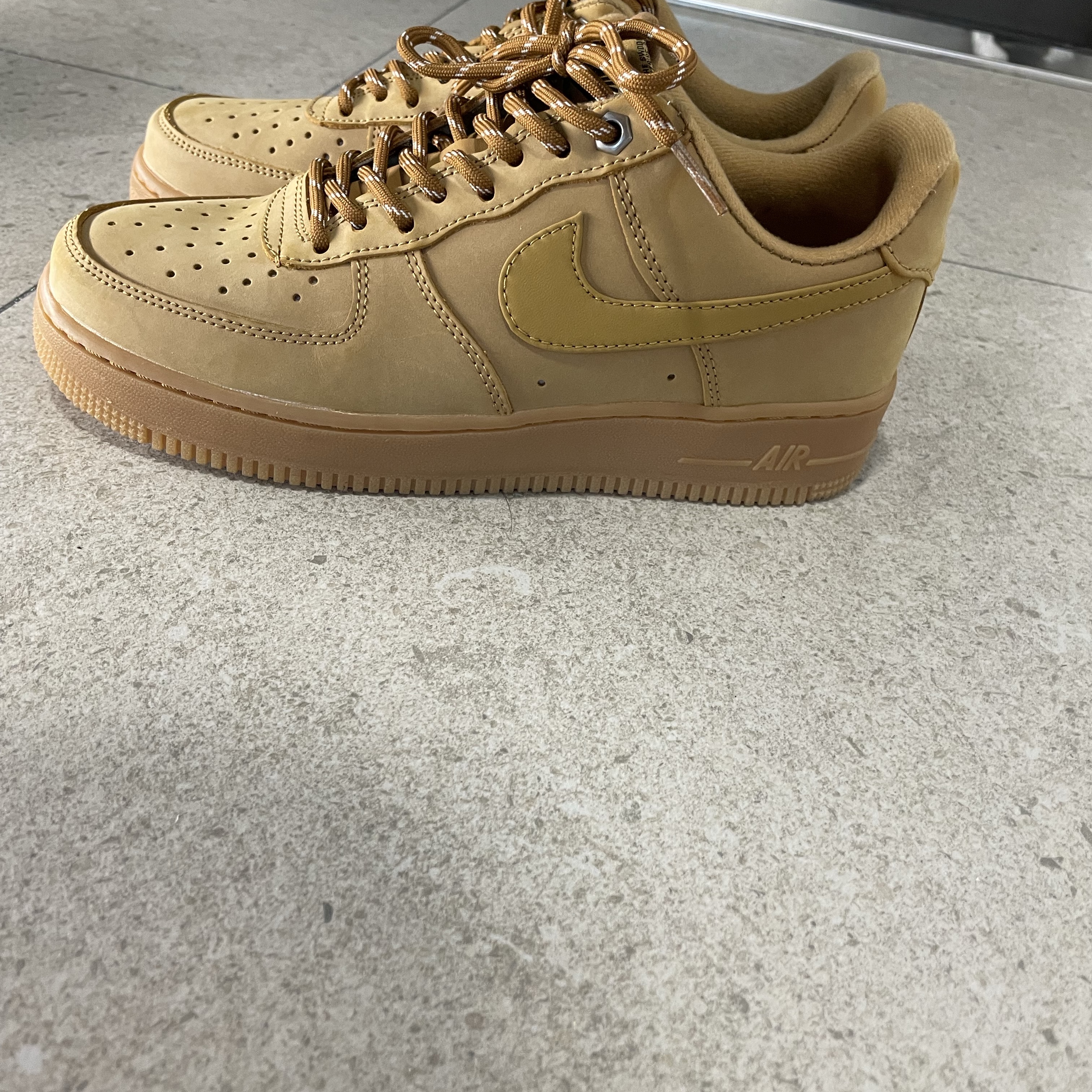 Nike Air Force 1 '07 WB Flax 착용 스타일 - 2