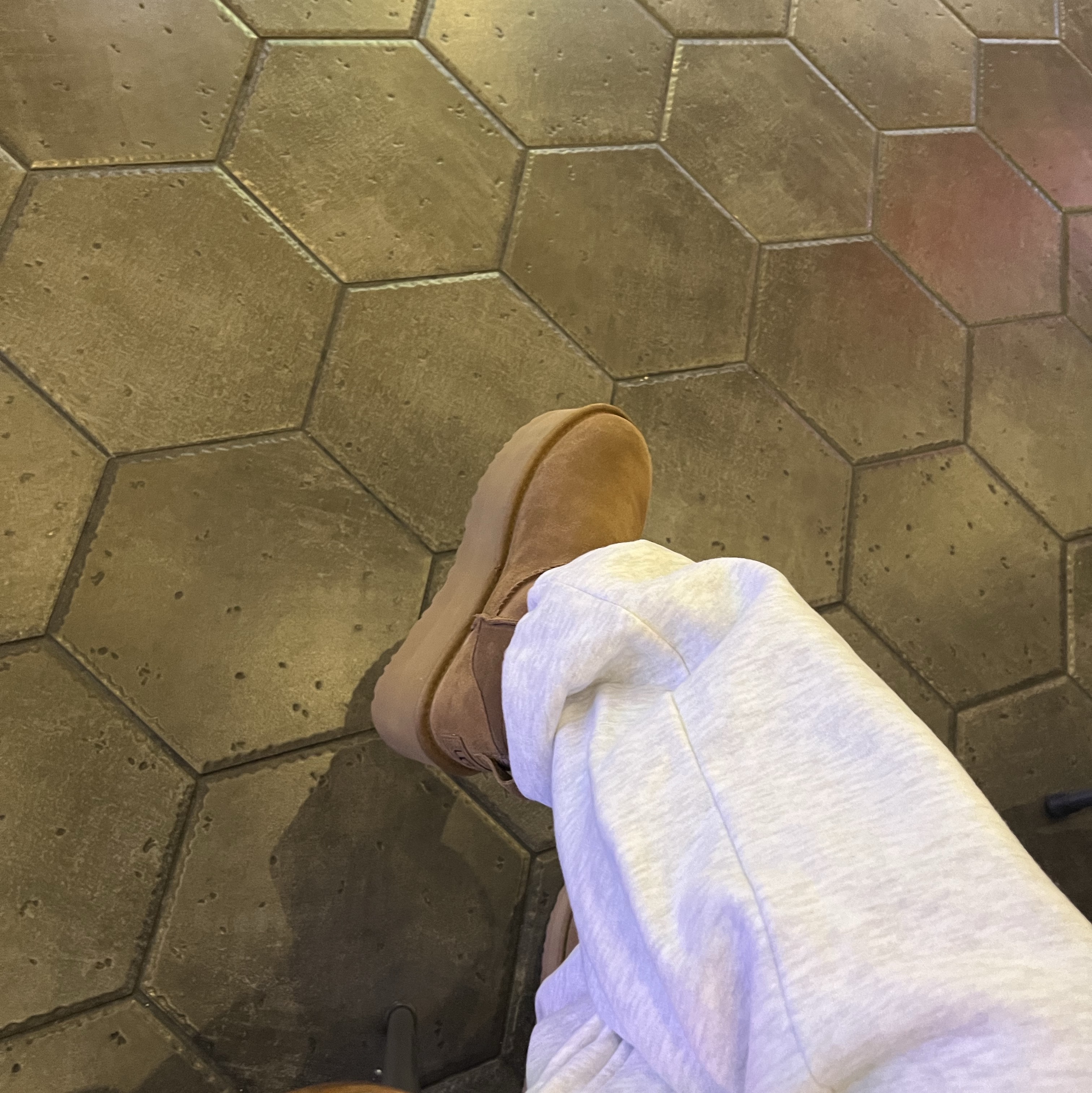 (W) UGG Classic Ultra Mini Platform Boots Chestnut 착용 스타일