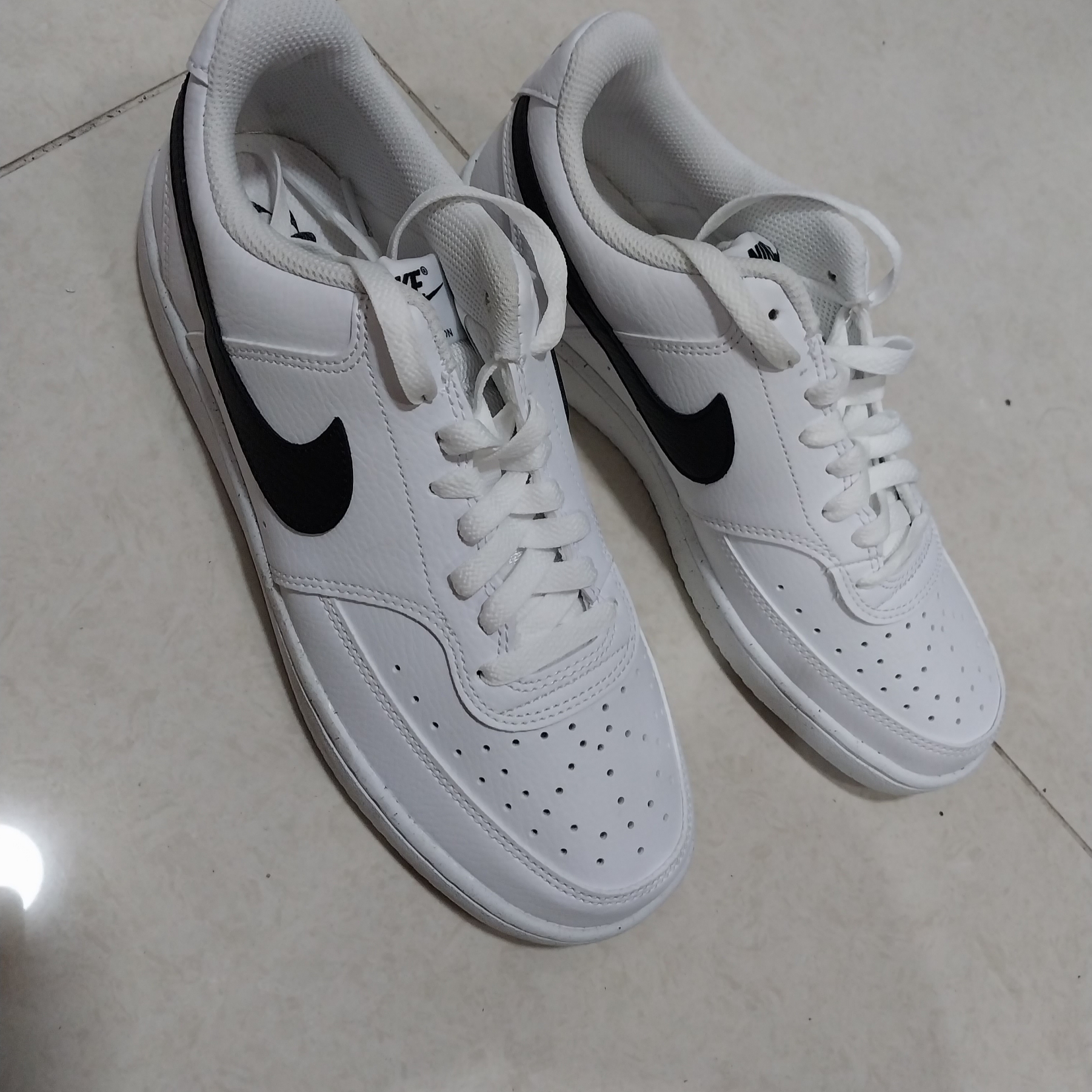 Nike Court Vision Low Next Nature White Black 착용 스타일