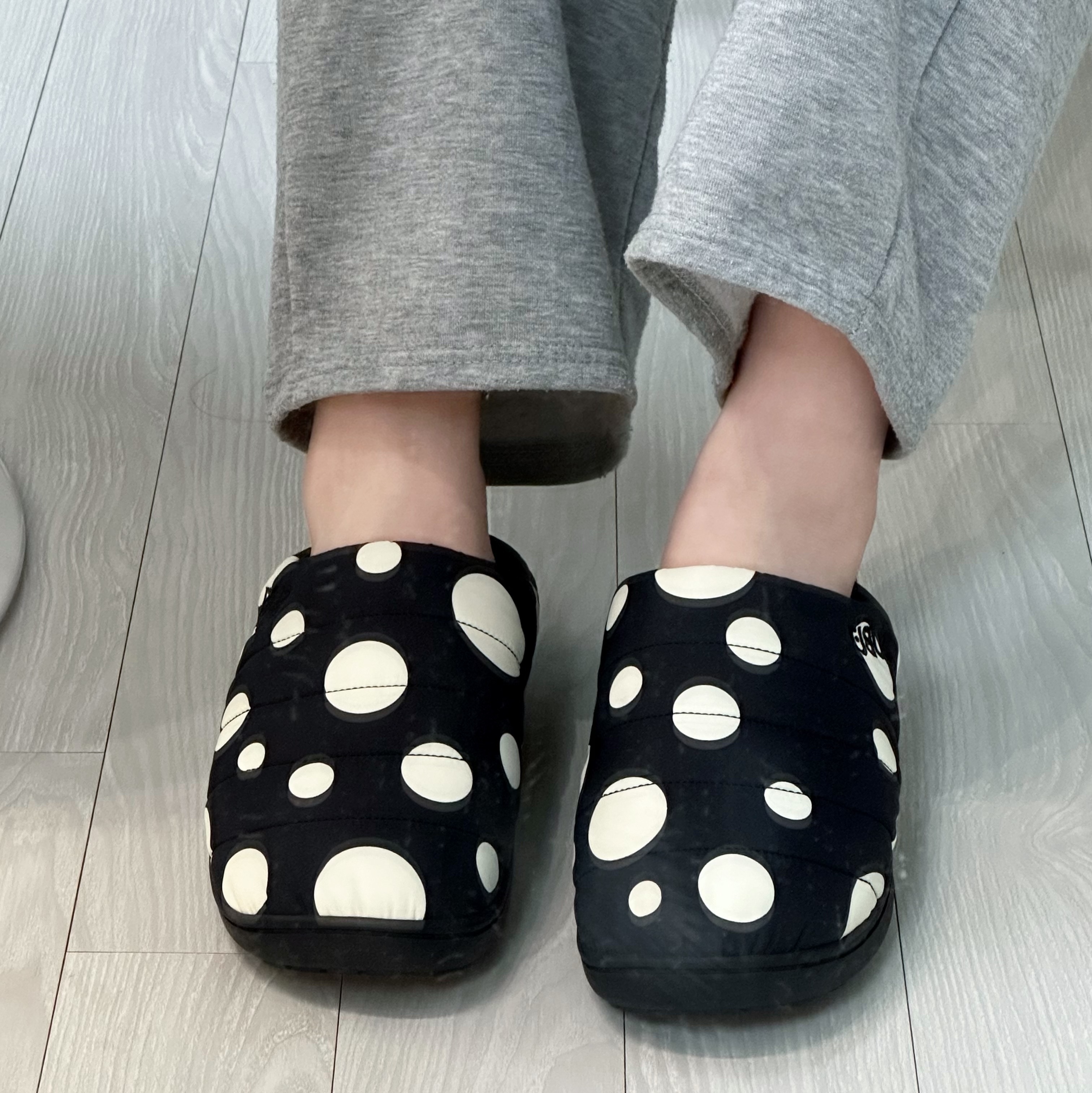 Subu Down Sandal Cream Snow Dot 착용 스타일 - 3