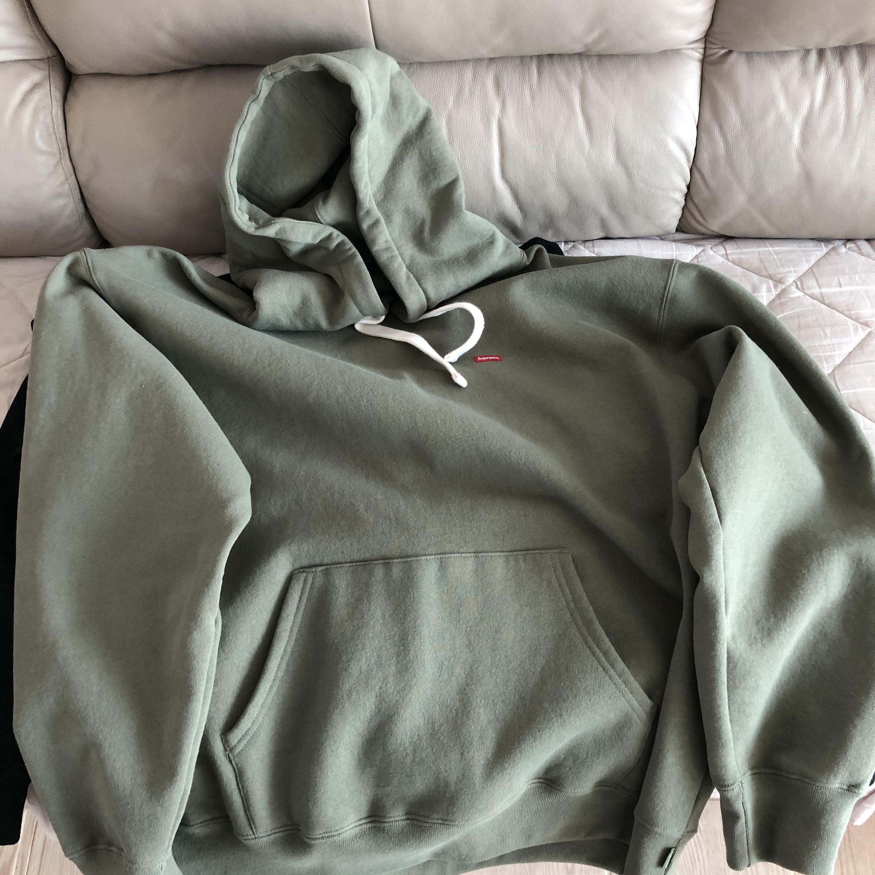Supreme Small Box Drawcord Hooded Sweatshirt Light Olive - 23FW 착용 스타일