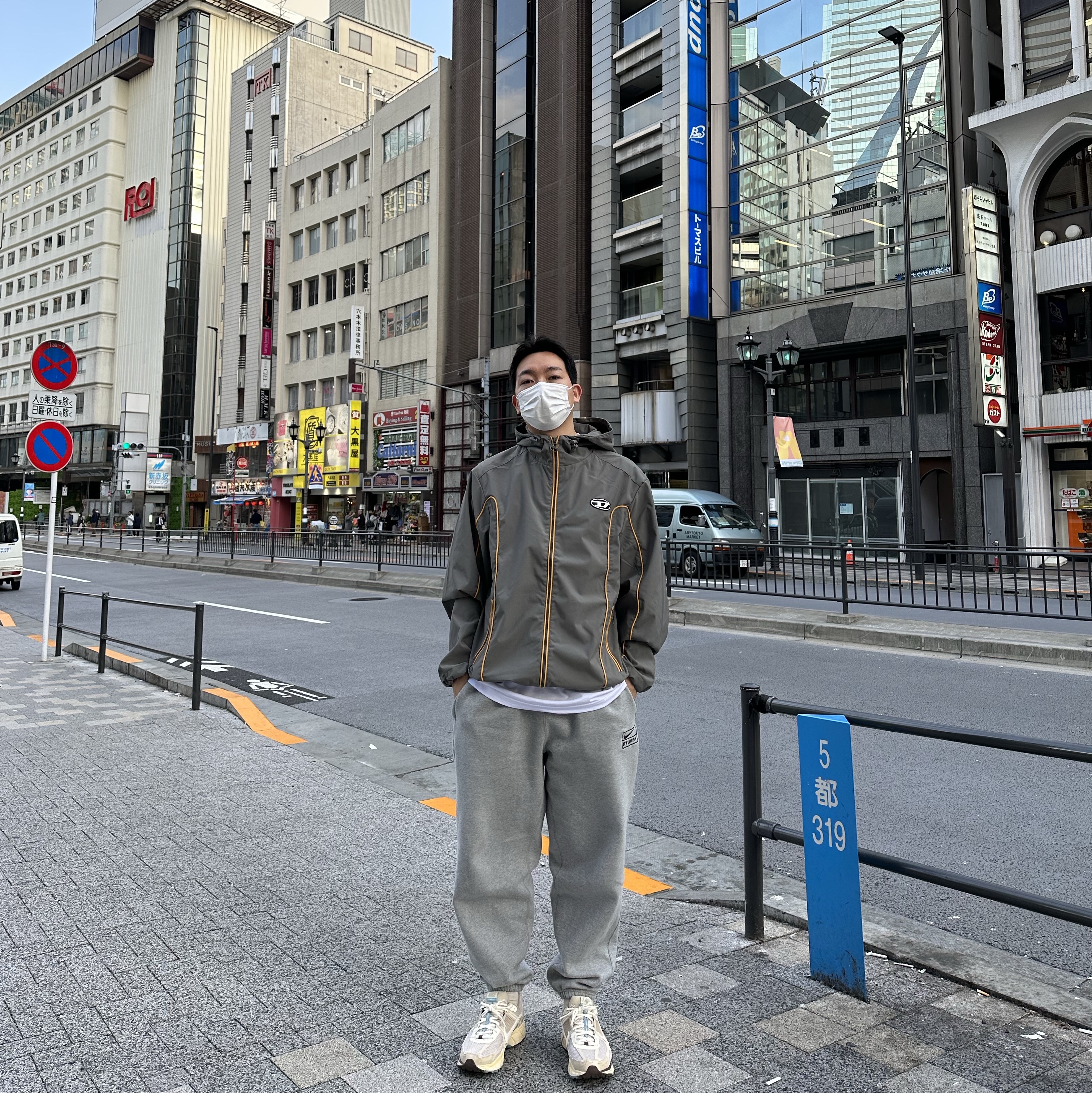 Diesel J-Hives Windbreaker with Contrast Piping Grey 착용 스타일