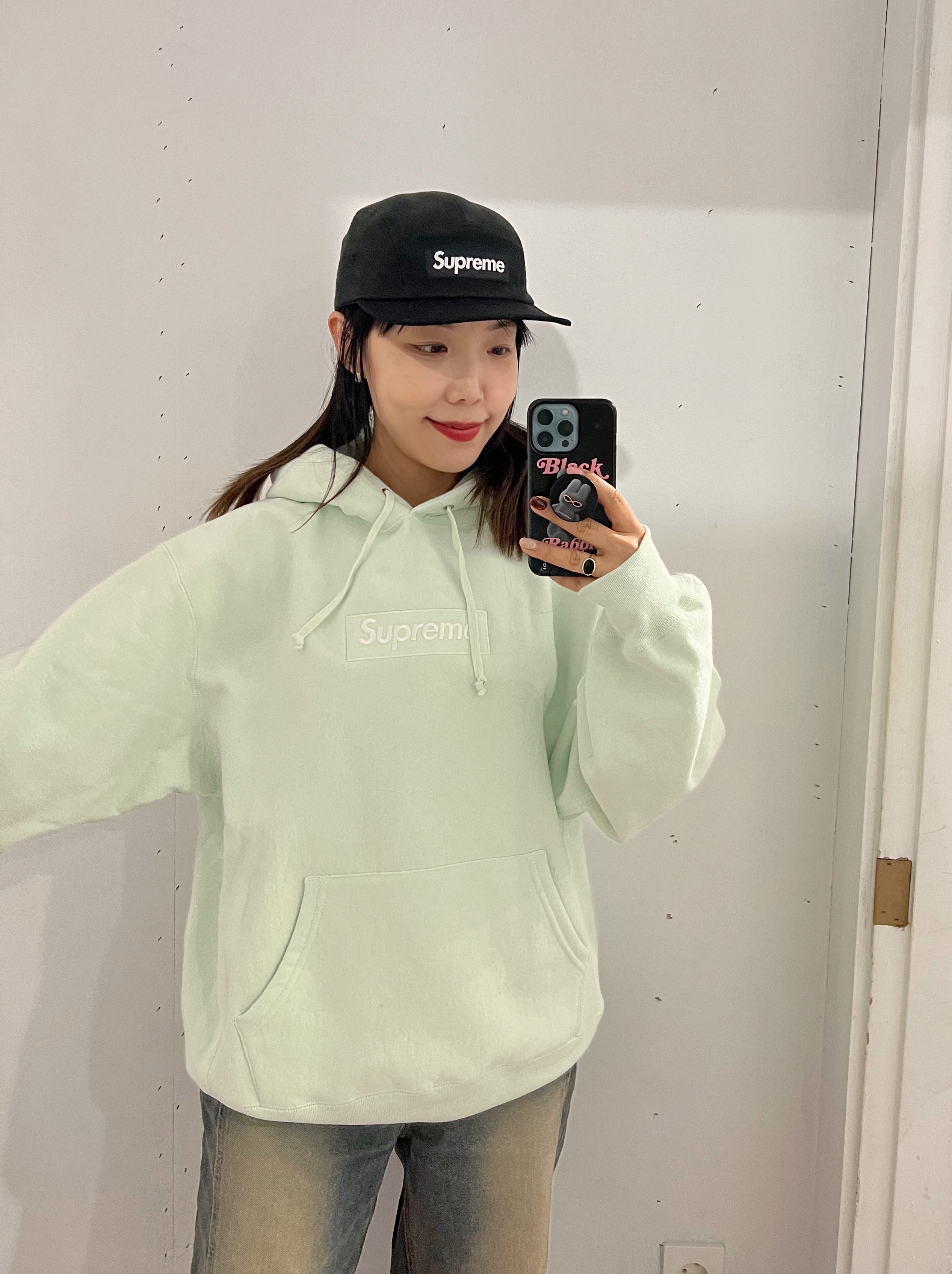 Supreme Box Logo Hooded Sweatshirt Light Green - 23FW, Supreme Washed Chino Twill Camp Cap Black 착용 스타일 - 1