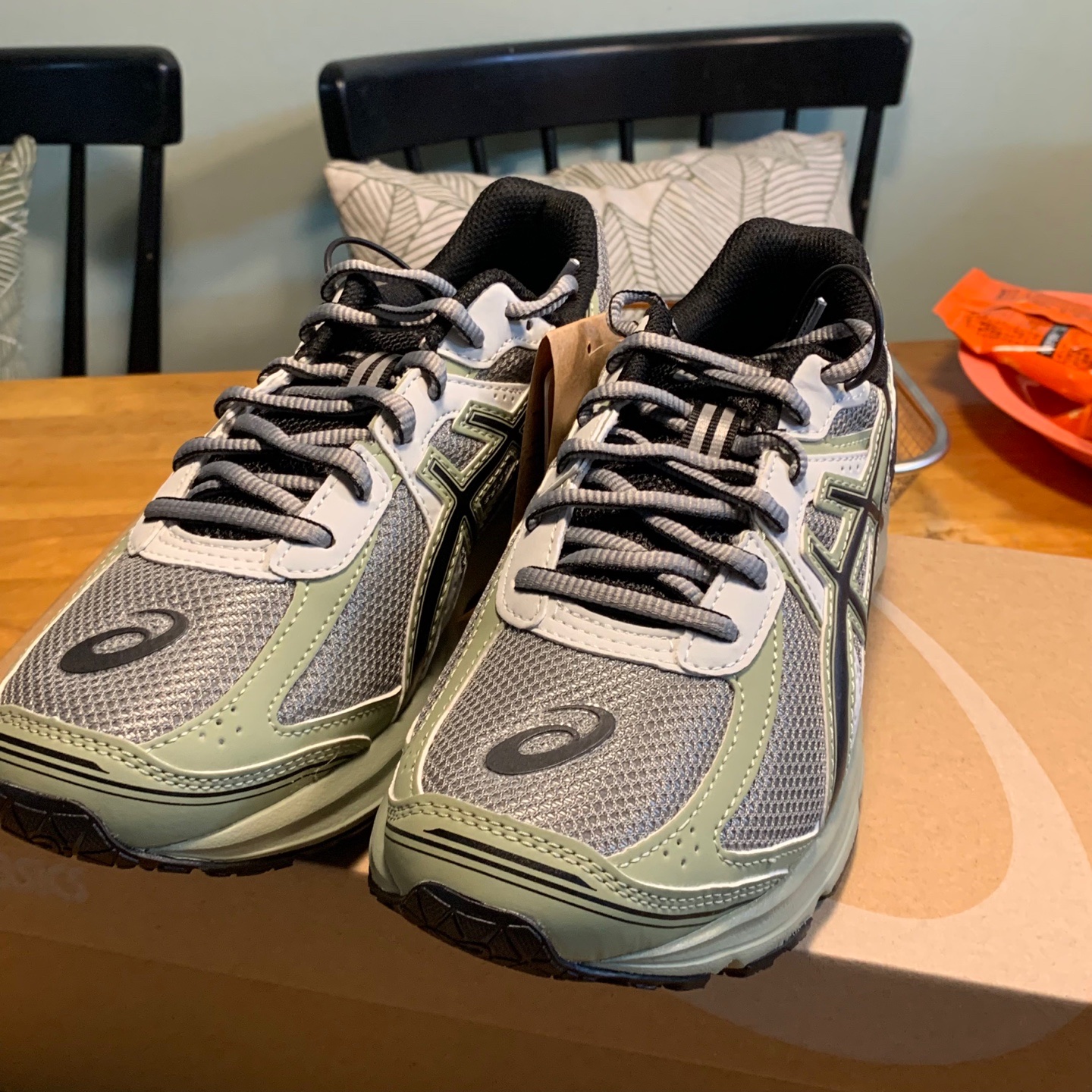 Asics Jog 100 S Sheet Rock - 2E Wide 착용 스타일 - 1