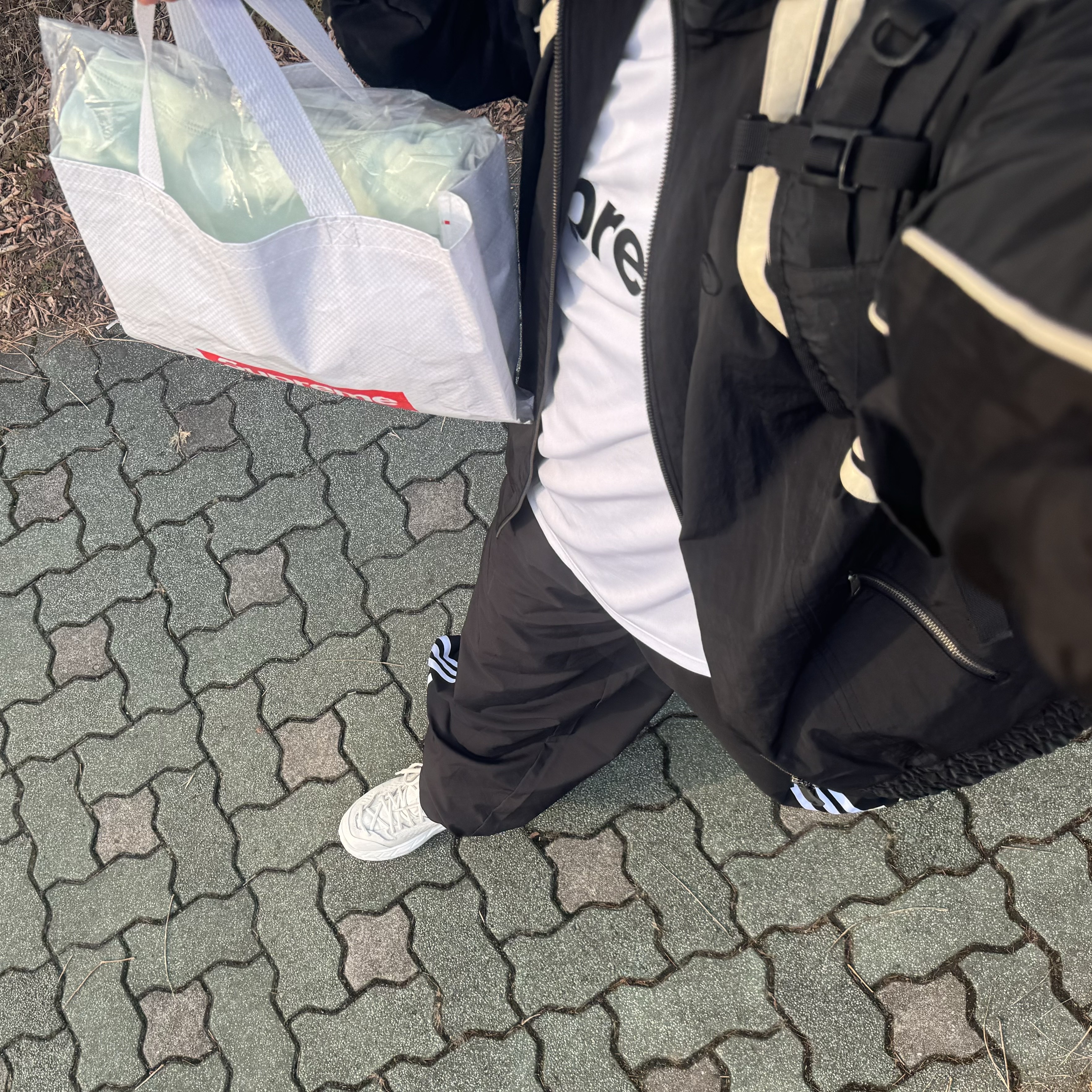 Ader Error Bashar Jumper Noir, Supreme Hooded Soccer Jersey White - 23FW 착용 스타일 - 3