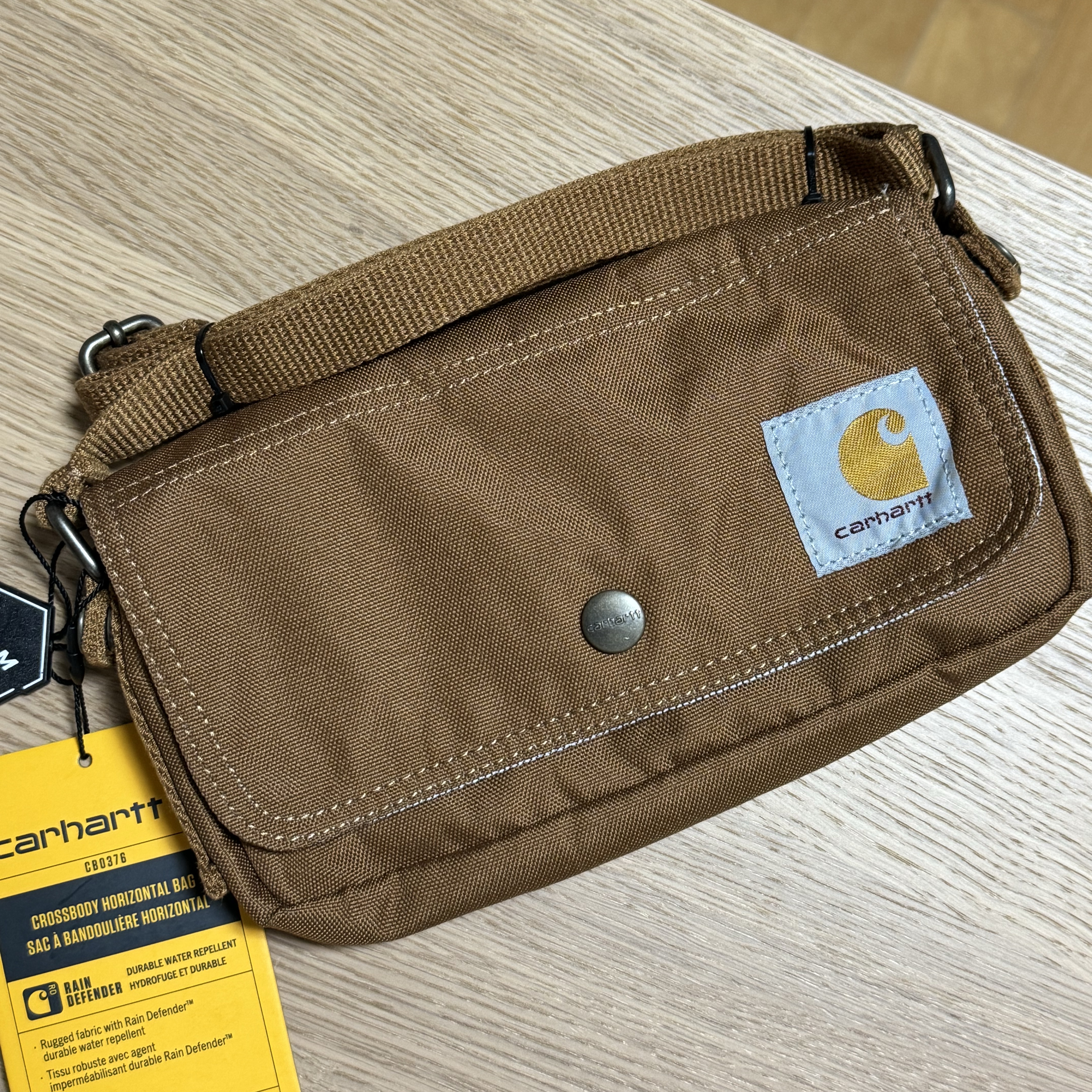Carhartt Crossbody Horizontal Bag Carhartt Brown 착용 스타일 - 1
