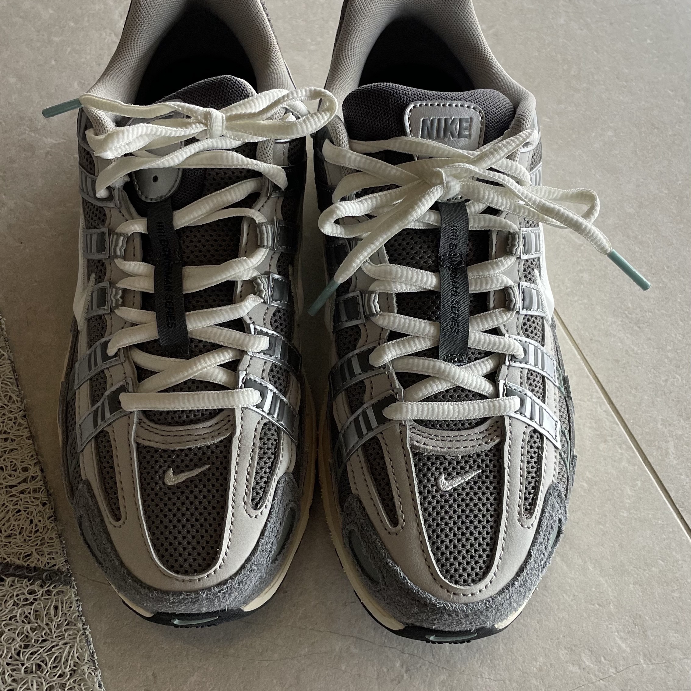 Nike P-6000 Flat Pewter Light Iron Ore 착용 스타일