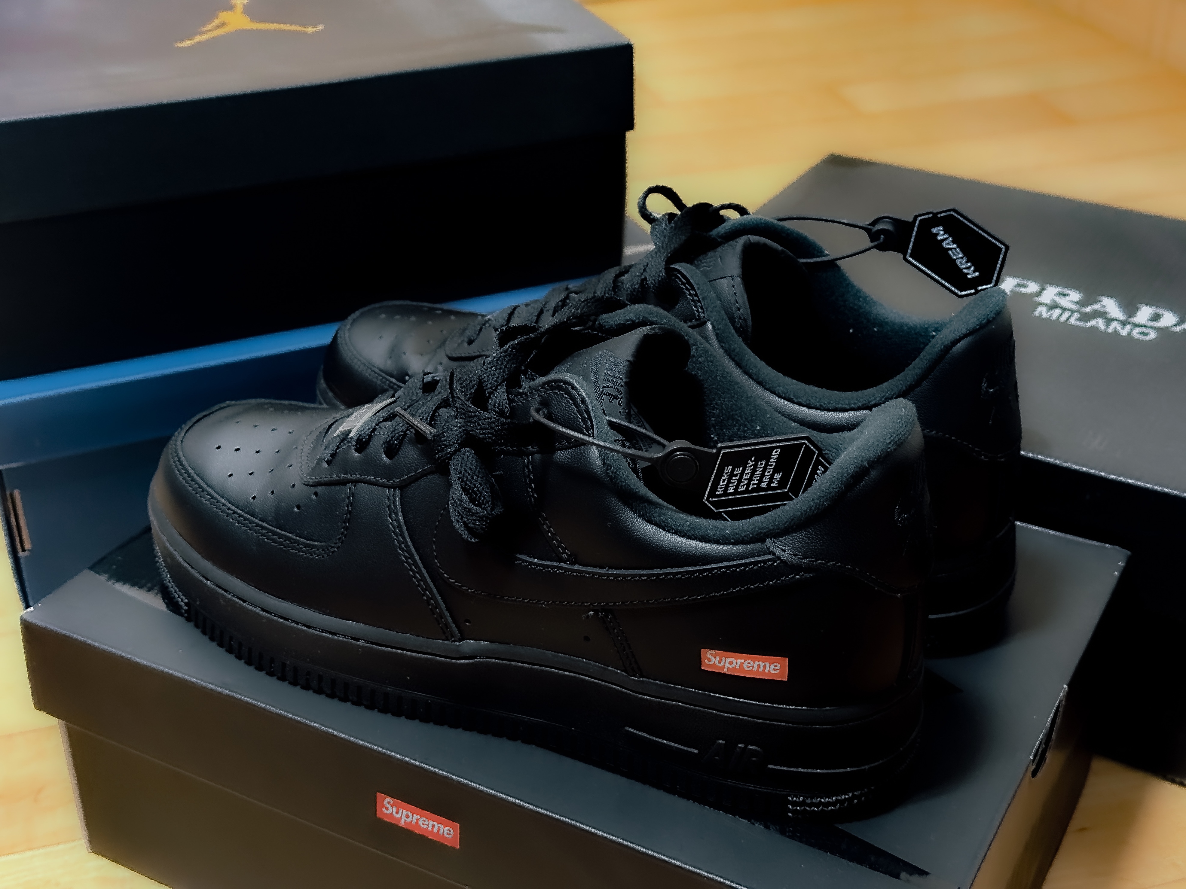 Nike x Supreme Air Force 1 Low Black 착용 스타일 - 1