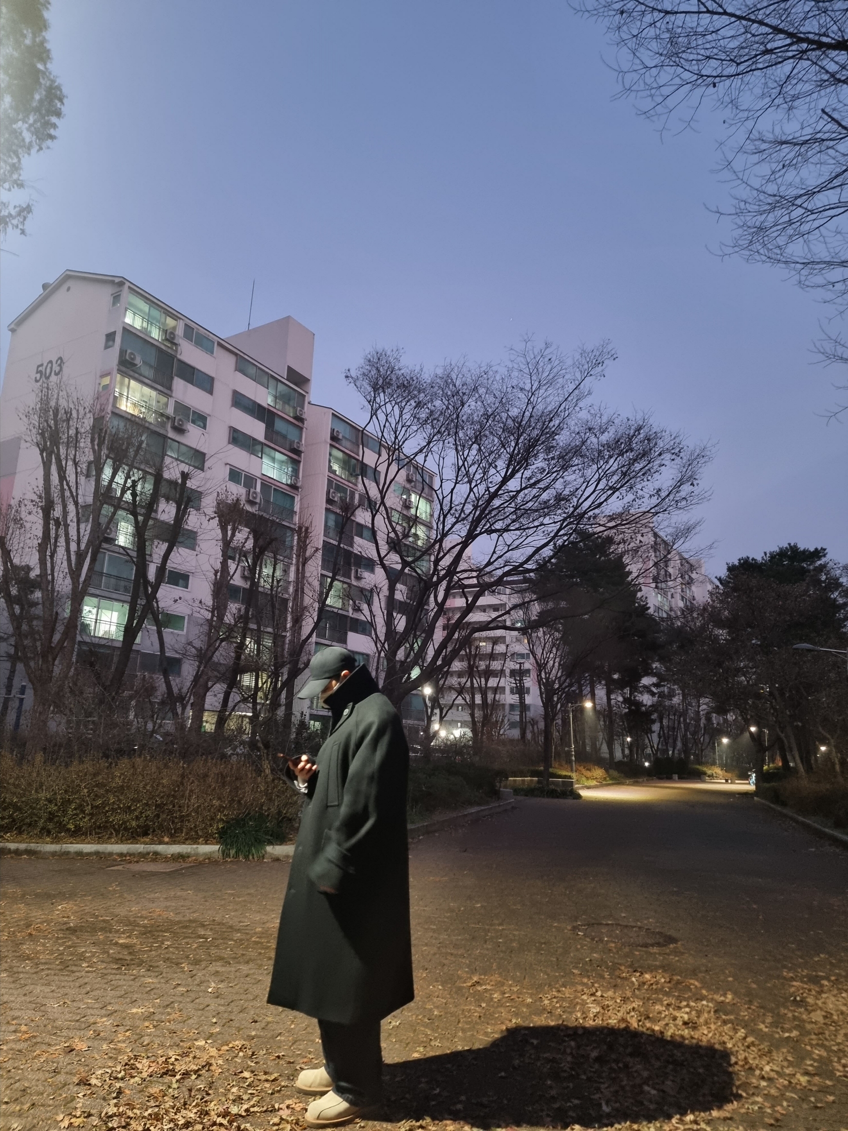 Undermycar Legion.02 Balmacaan Oversized Wool Coat Black 착용 스타일 - 4