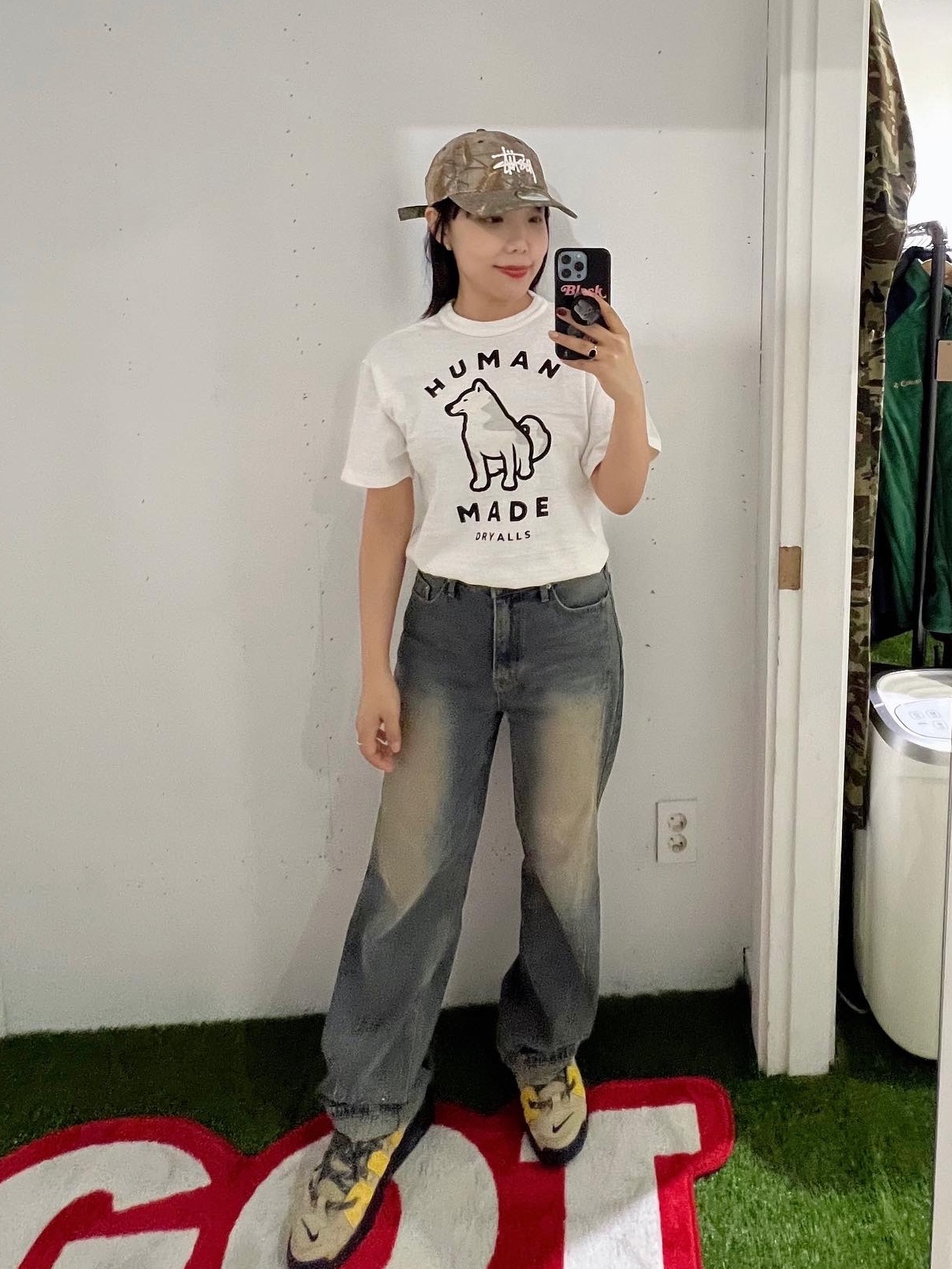 Human Made Worksout 20th Anniversary Jindo Dog Graphic T-Shirt White, Stussy Basic New Era 9Twenty Basic Strapback Real Tree Edge 착용 스타일 - 1