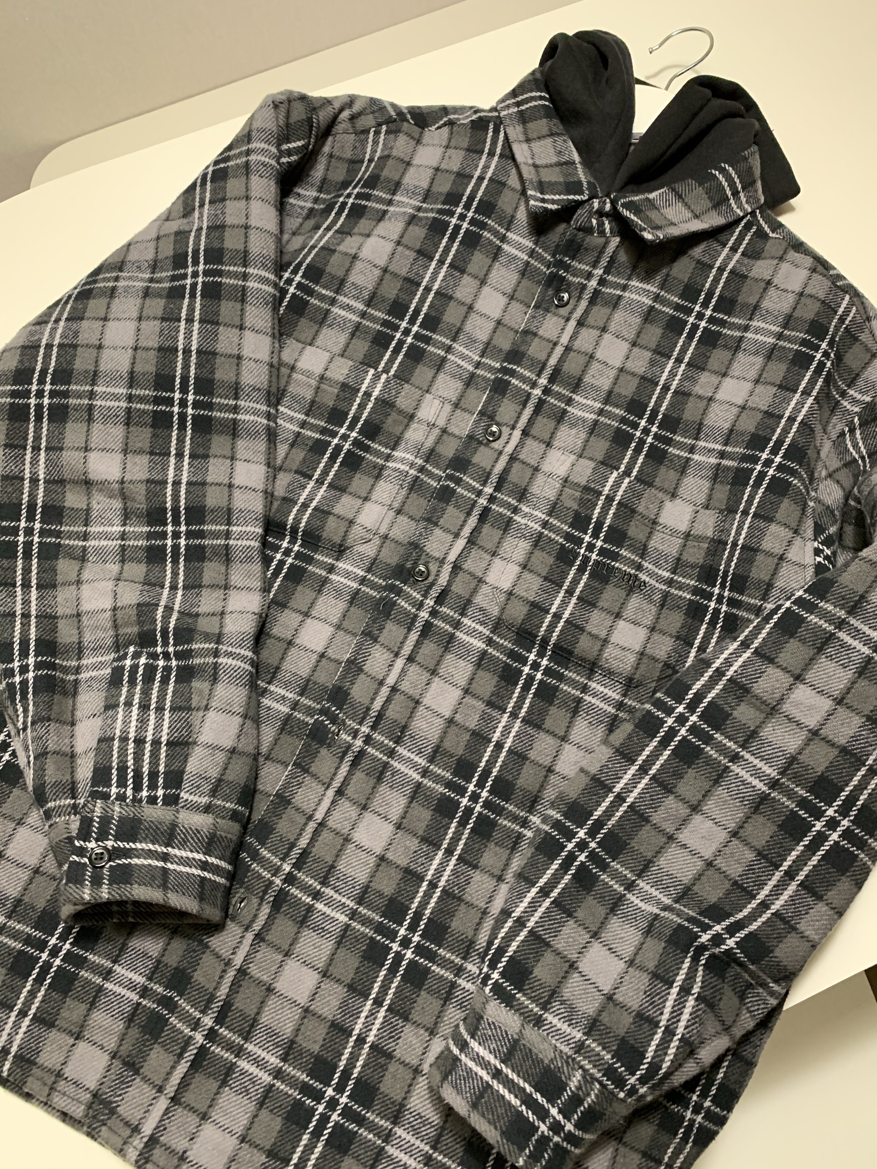 Supreme Tartan Flannel Hooded Shirt Black - 23FW, Supreme Corduroy Camp Cap Beige - 23FW 착용 스타일 - 2