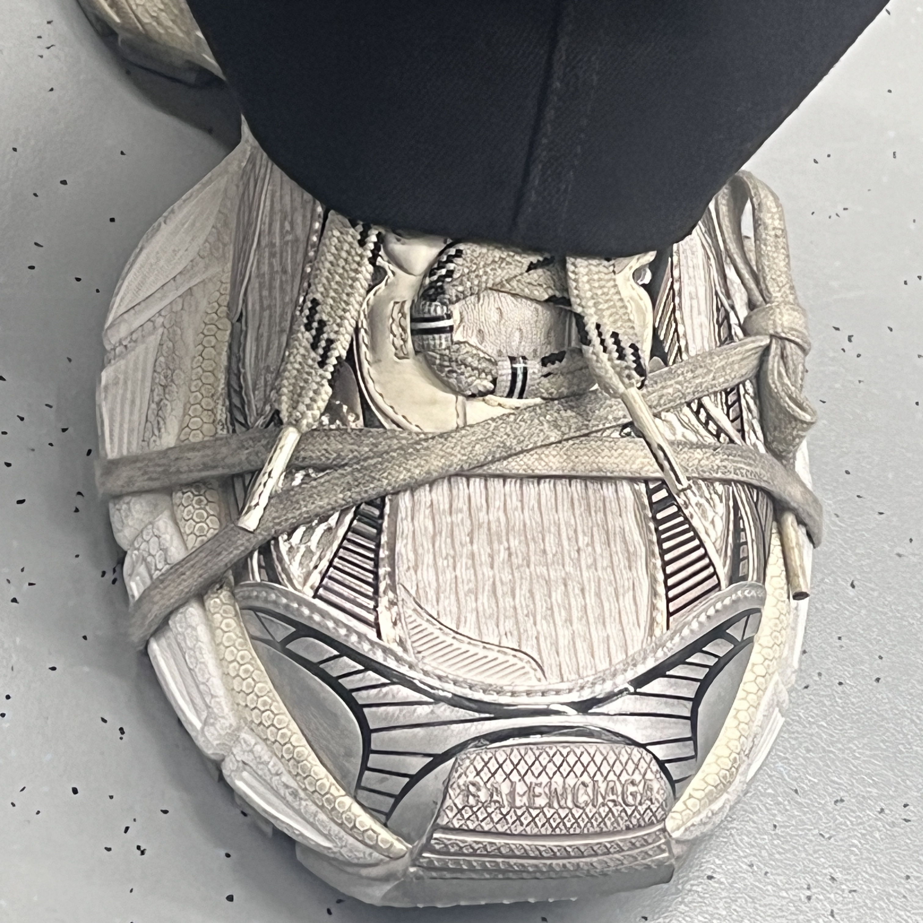 Balenciaga 3XL Sneakers Beige 착용 스타일 - 3