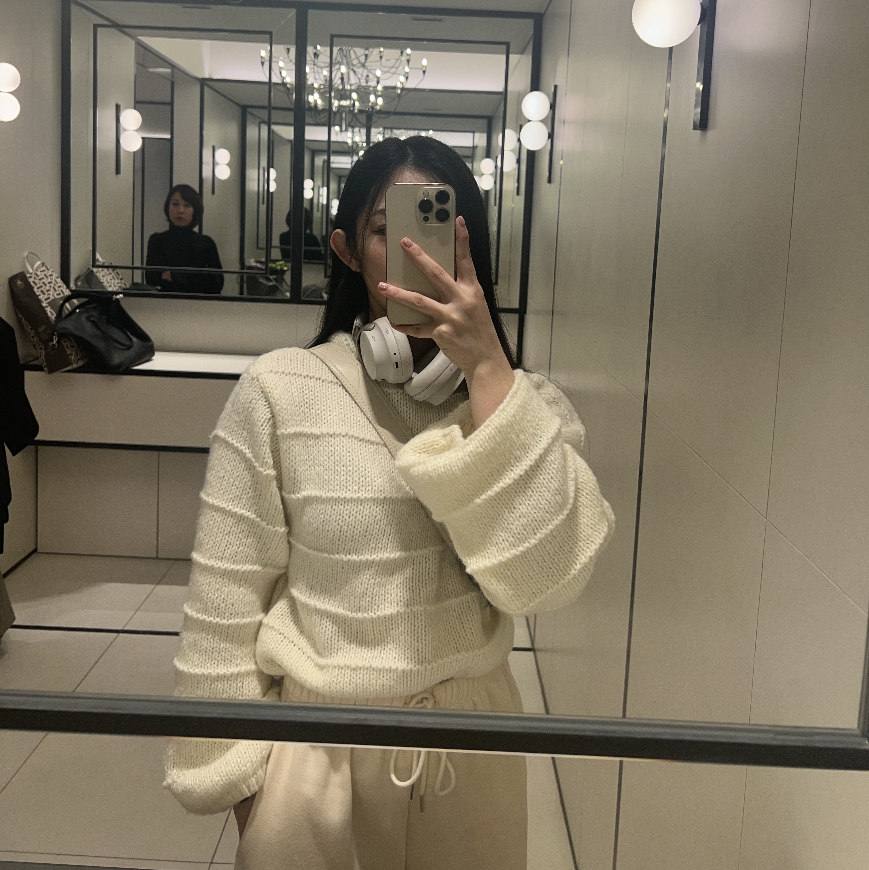 BOSE QC Ultra White Smoke (Korean Ver.) 착용 스타일