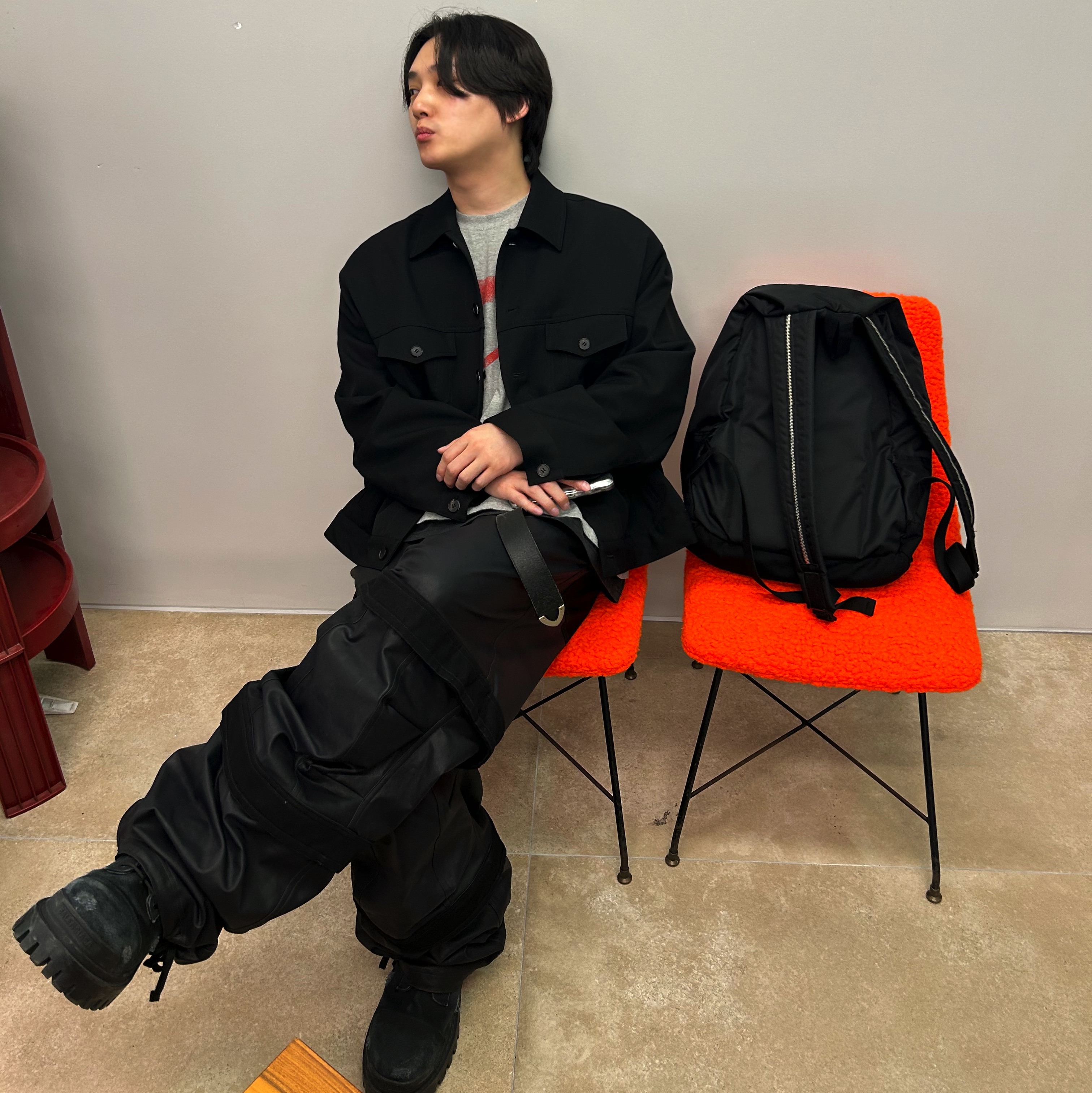 Farfromwhat Far Layered Work Pants Coated Black, Farfromwhat Far Zipper Ripstop Backpack Black 착용 스타일