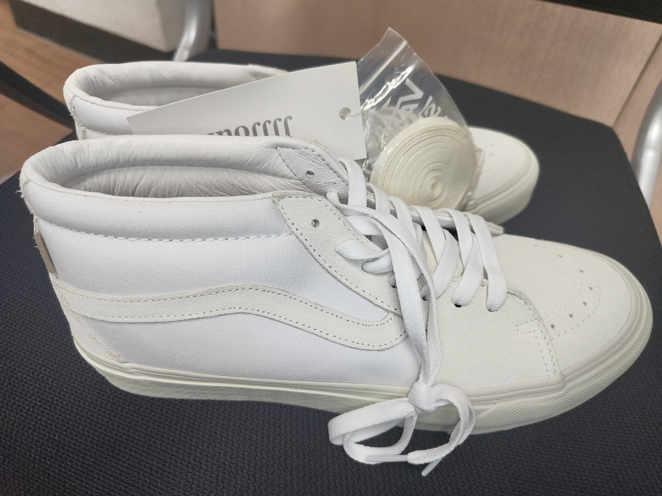 Vans Vault x JJJJound Sk8-Mid LX True White 착용 스타일 - 3