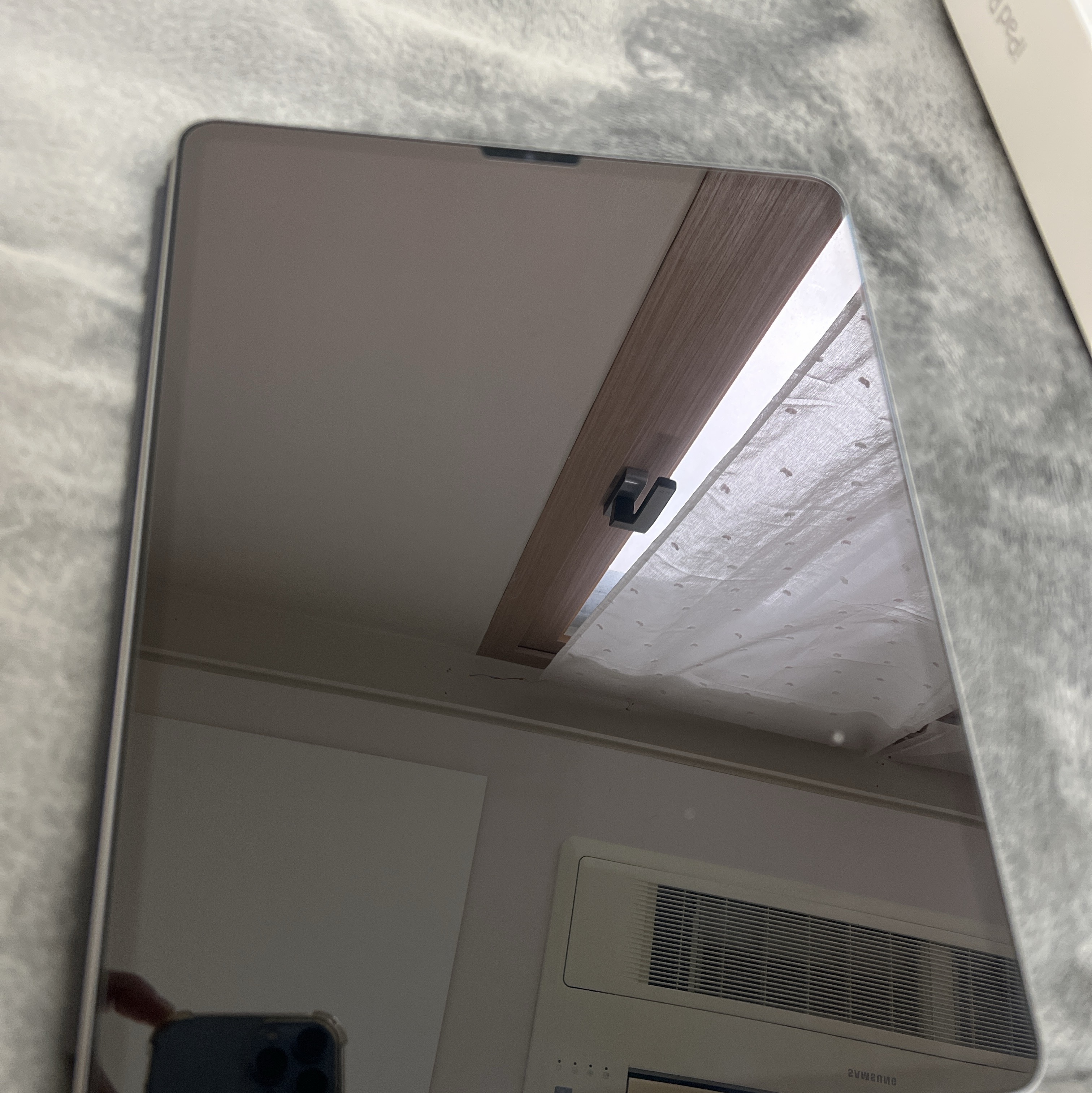 Apple iPad Pro 6th Gen 12.9-inch Cellular 128GB Space Gray (Korean Ver.) 착용 스타일 - 1