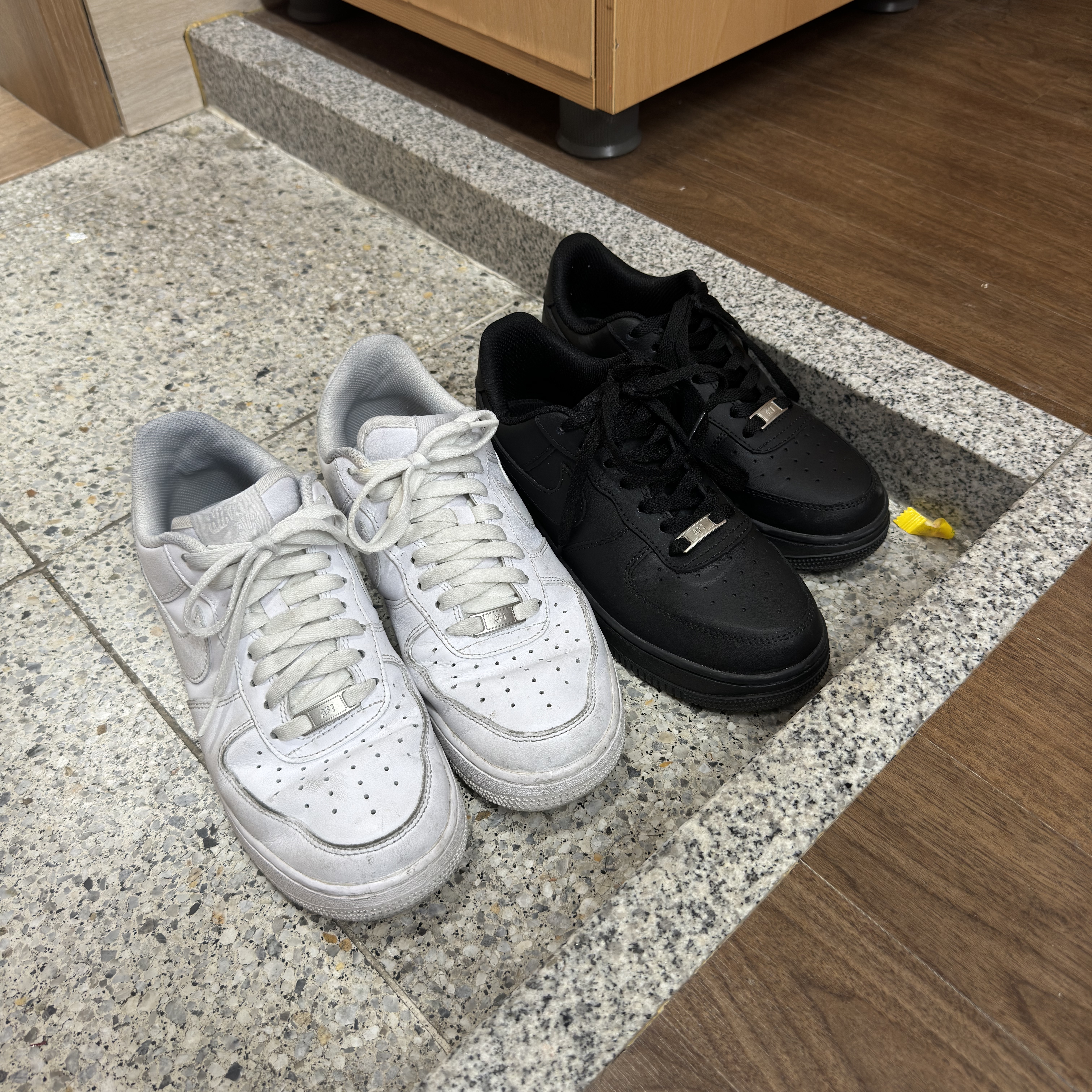 Nike Air Force 1 '07 Low White, (W) Nike Air Force 1 '07 Low Triple Black 착용 스타일