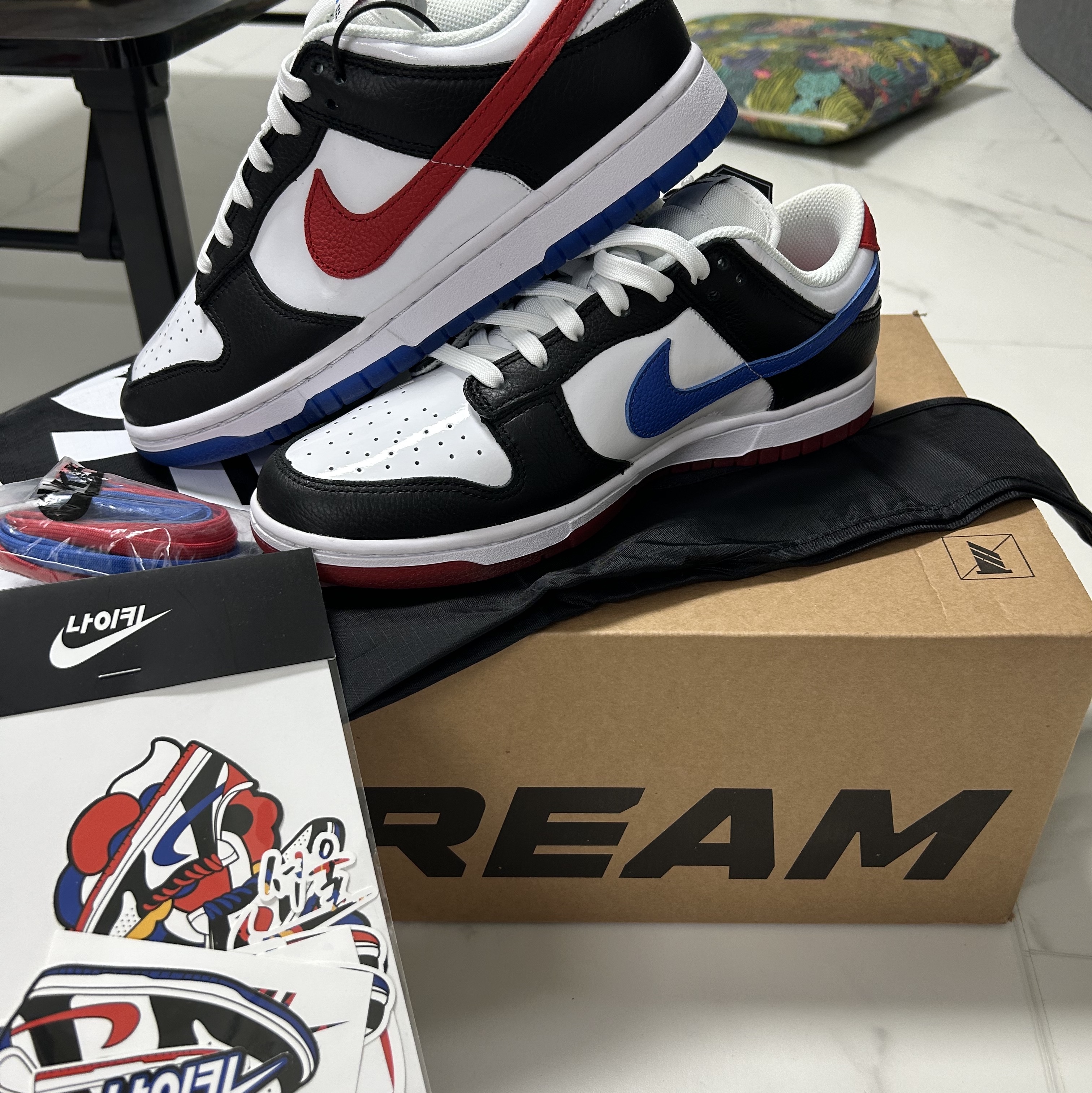 Nike Dunk Low SE Seoul (With Special Gift) 착용 스타일
