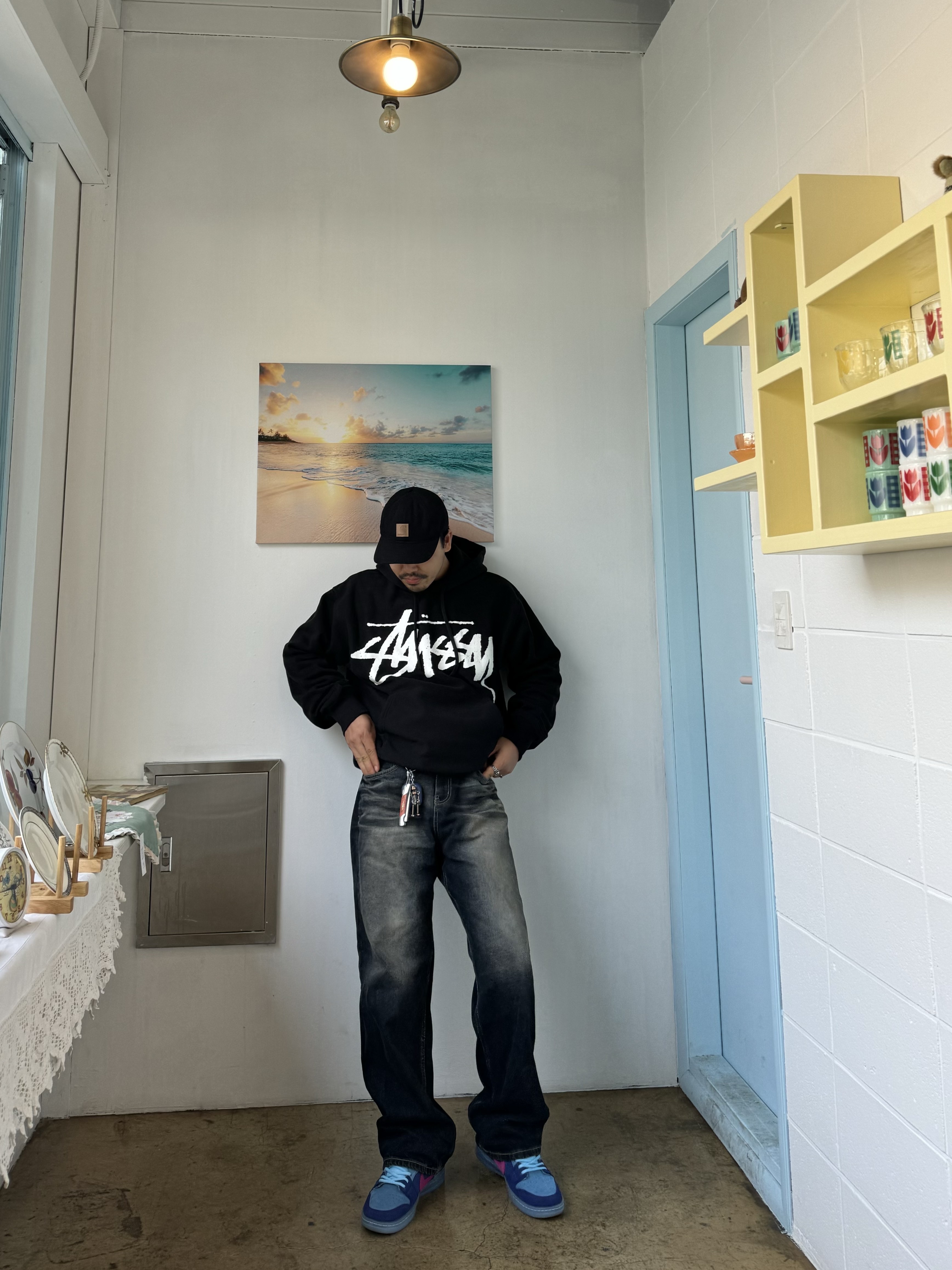Stussy Big Stock Hoodie Black, Nike x Run The Jewels SB Dunk Low Deep Royal Blue and Active Pink 착용 스타일